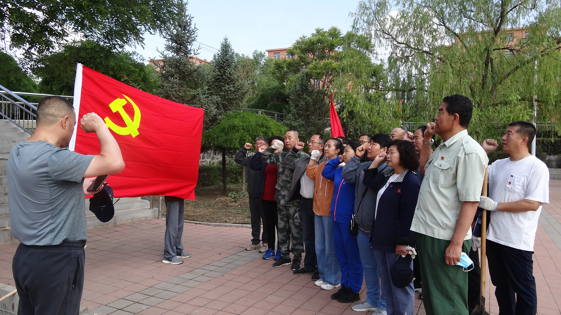 赤峰平煤投资有限责任公司古山分公司党委 开展迎“七一”党员奉献日活动(图1) 赤峰平煤投资有限责任公司古山分公司党委 开展迎“七一”党员奉献日活动(图1)