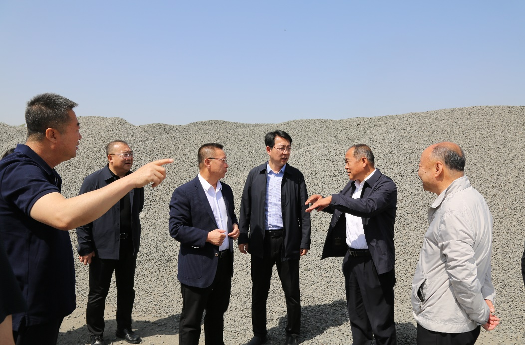 市国资委党委书记、主任周占利一行到赤峰平煤投资公司调研指导工作(图3)