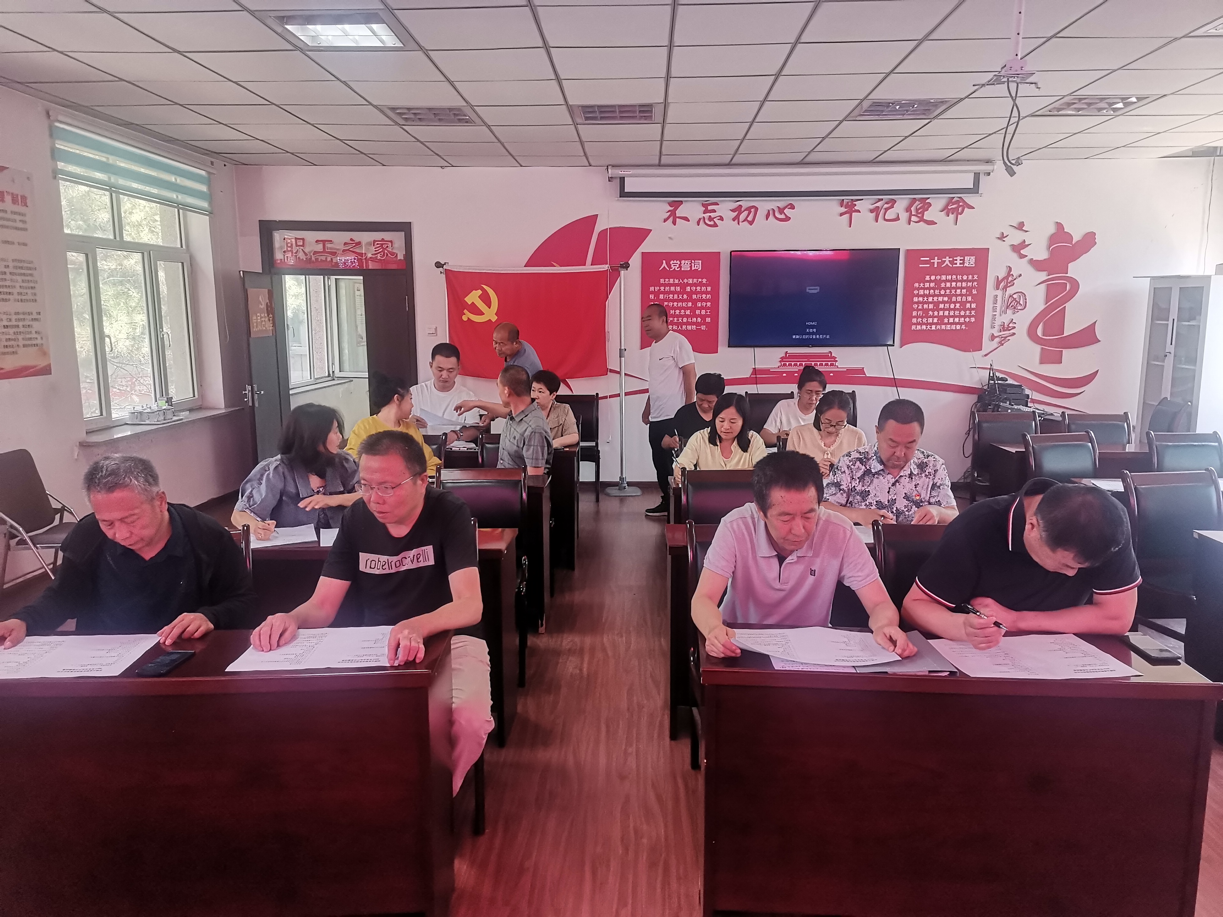五家物业公司举办职工安全生产知识培训会(图2)