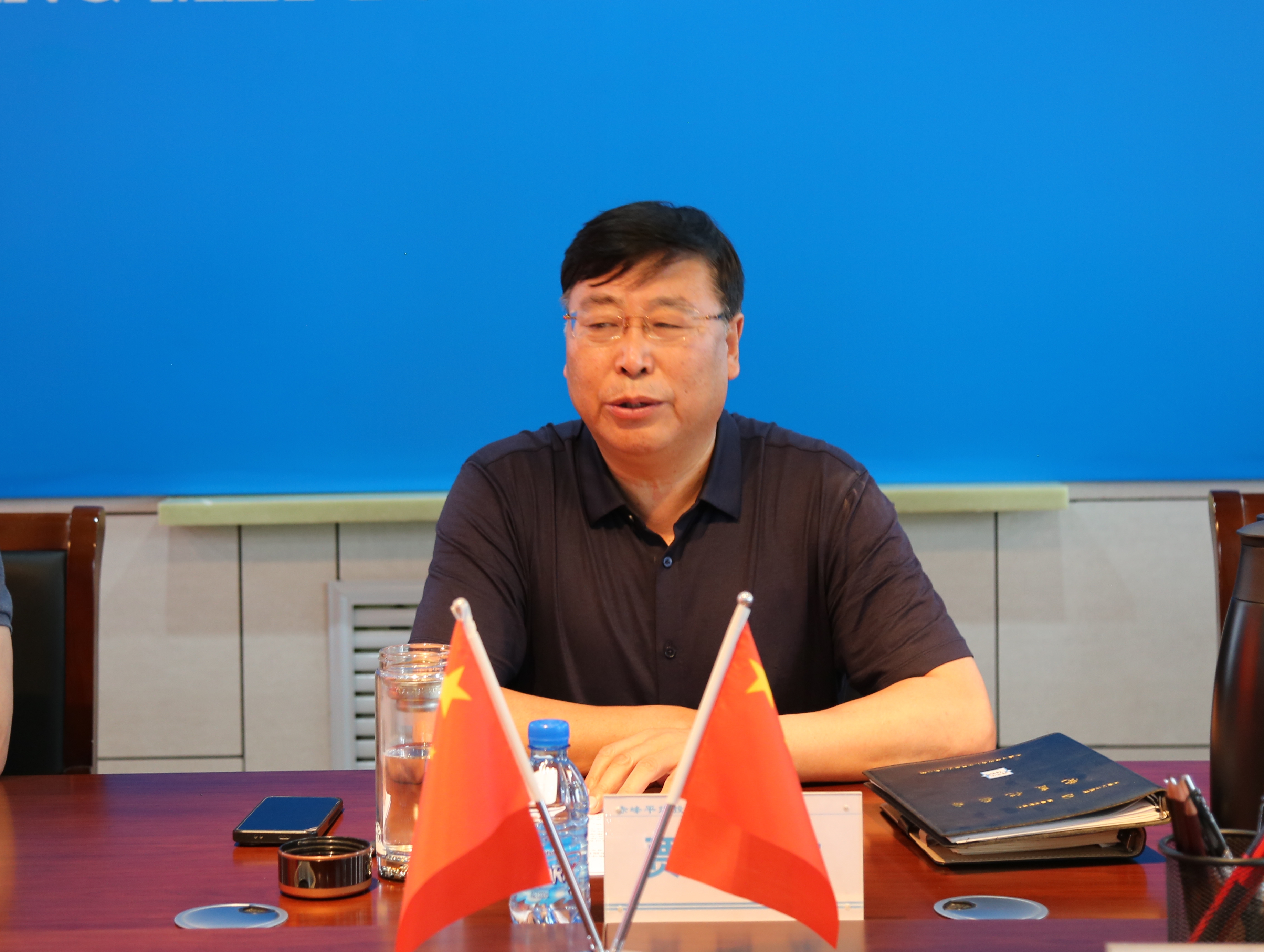 赤峰平煤投资有限责任公司党委书记、董事长贾国龙讲授纪律党课(图2)