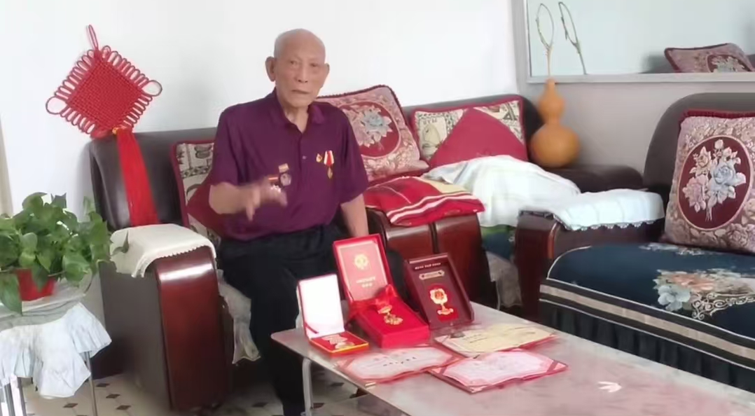 忆峥嵘岁月  传革命精神(图1)