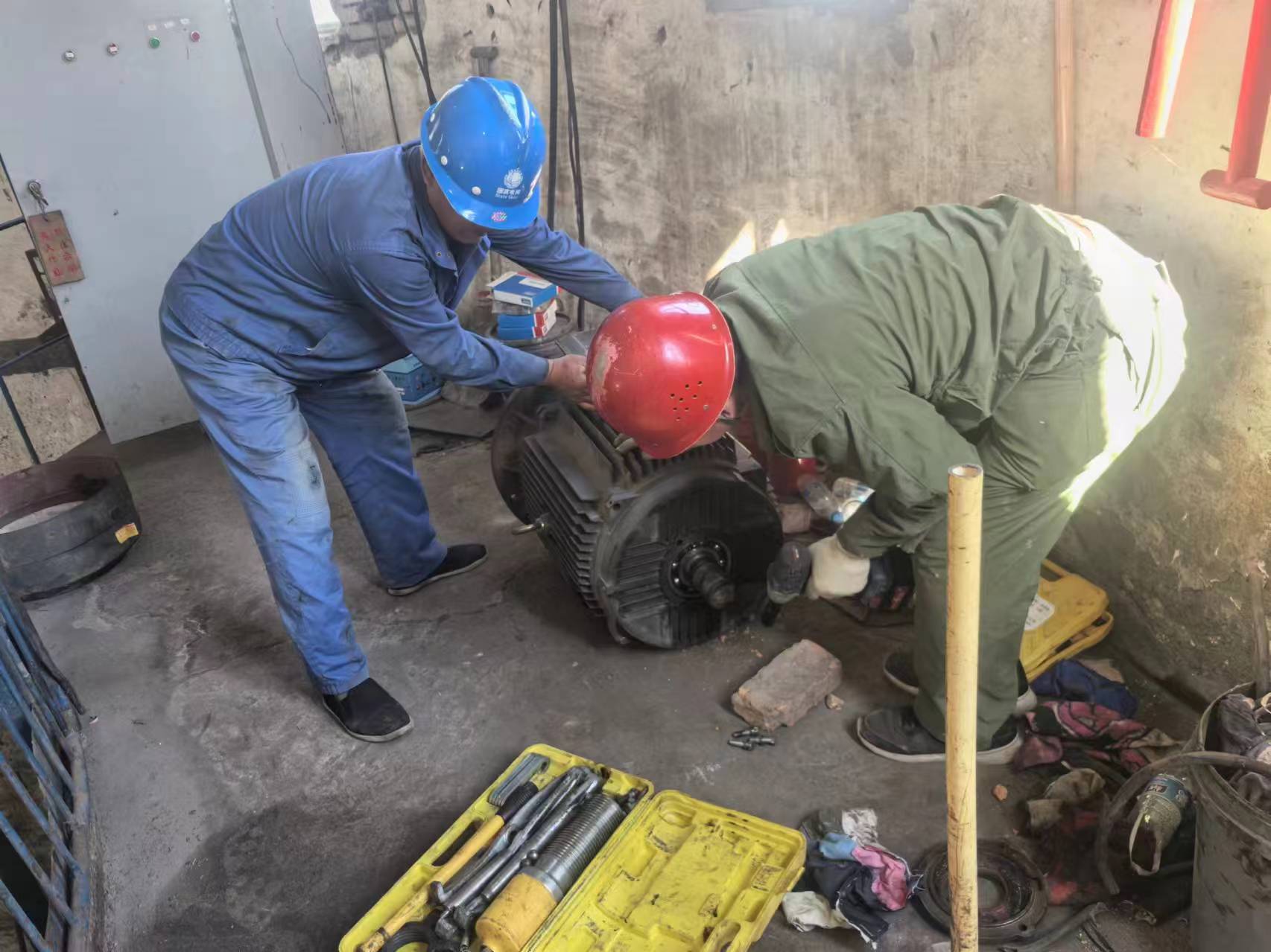 假期工作尽职责  为民服务显担当(图2)