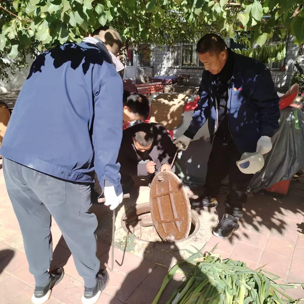 平庄分公司开展排水排污管道排查工作(图1) 平庄分公司开展排水排污管道排查工作(图1)