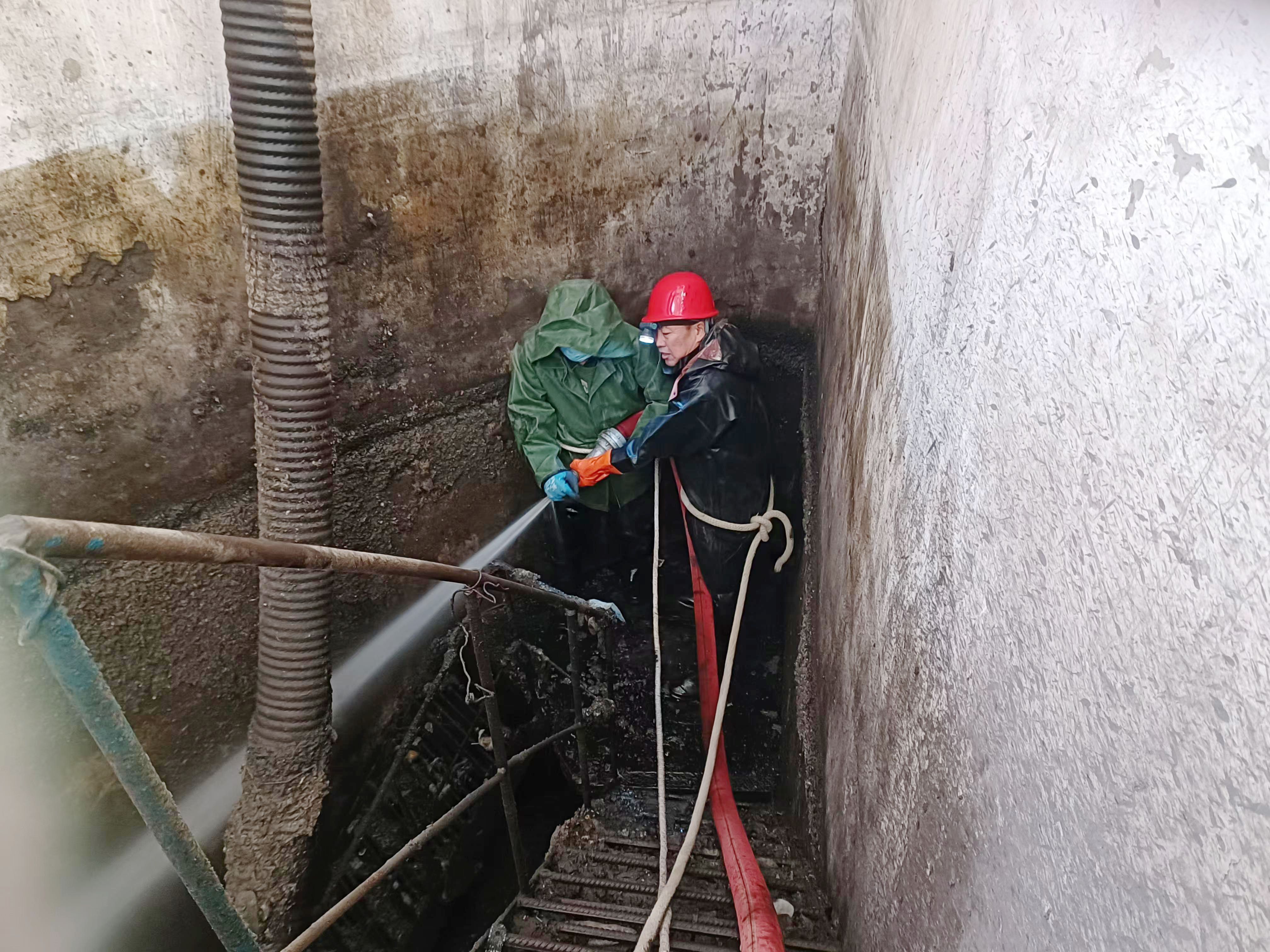 敢挑重担的党员突击队(图1)