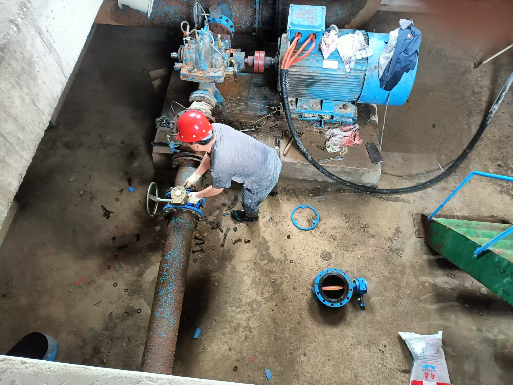 冬季供水抢修忙(图2)