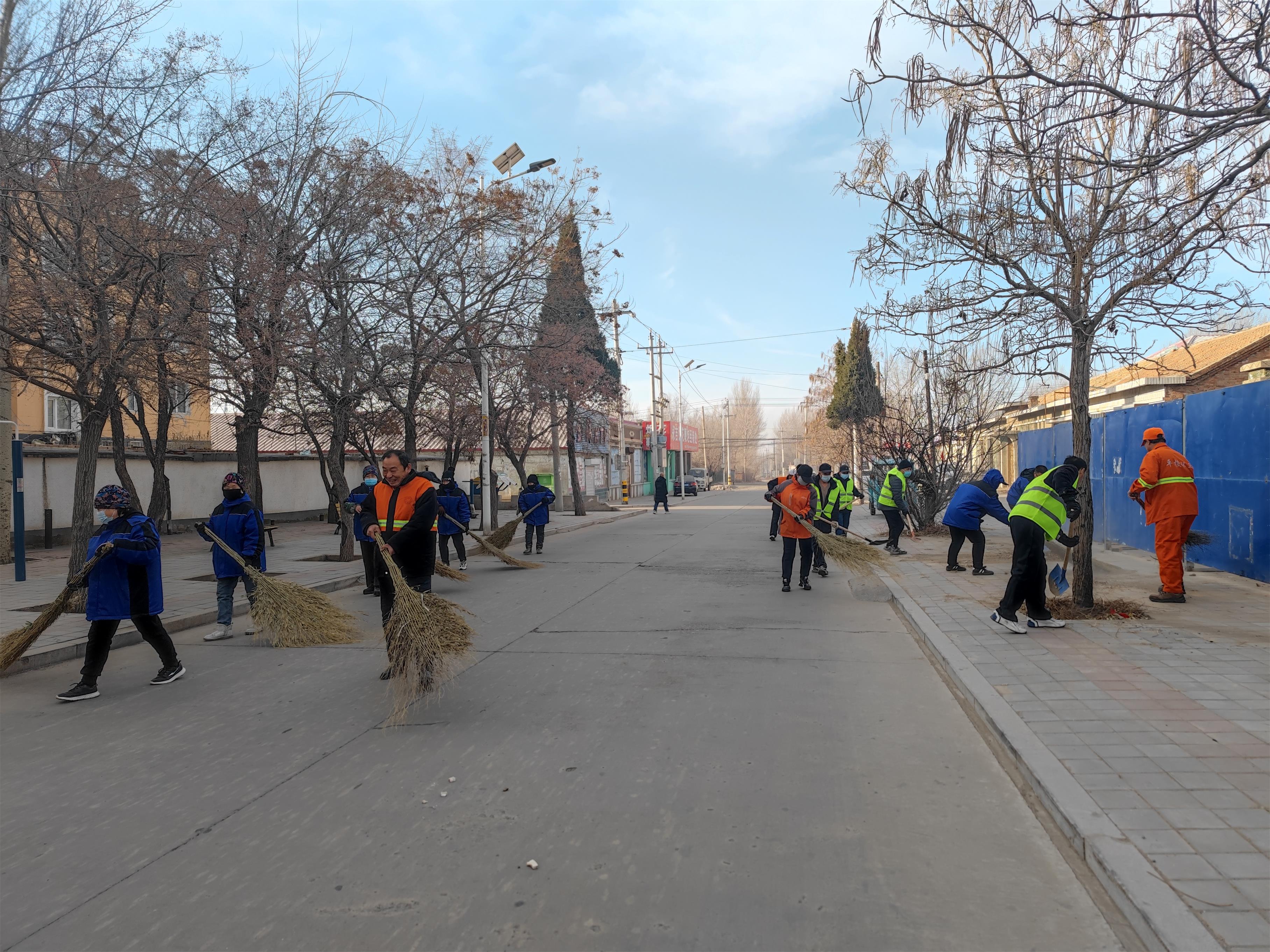 开展志愿服务 改善矿区环境(图1)