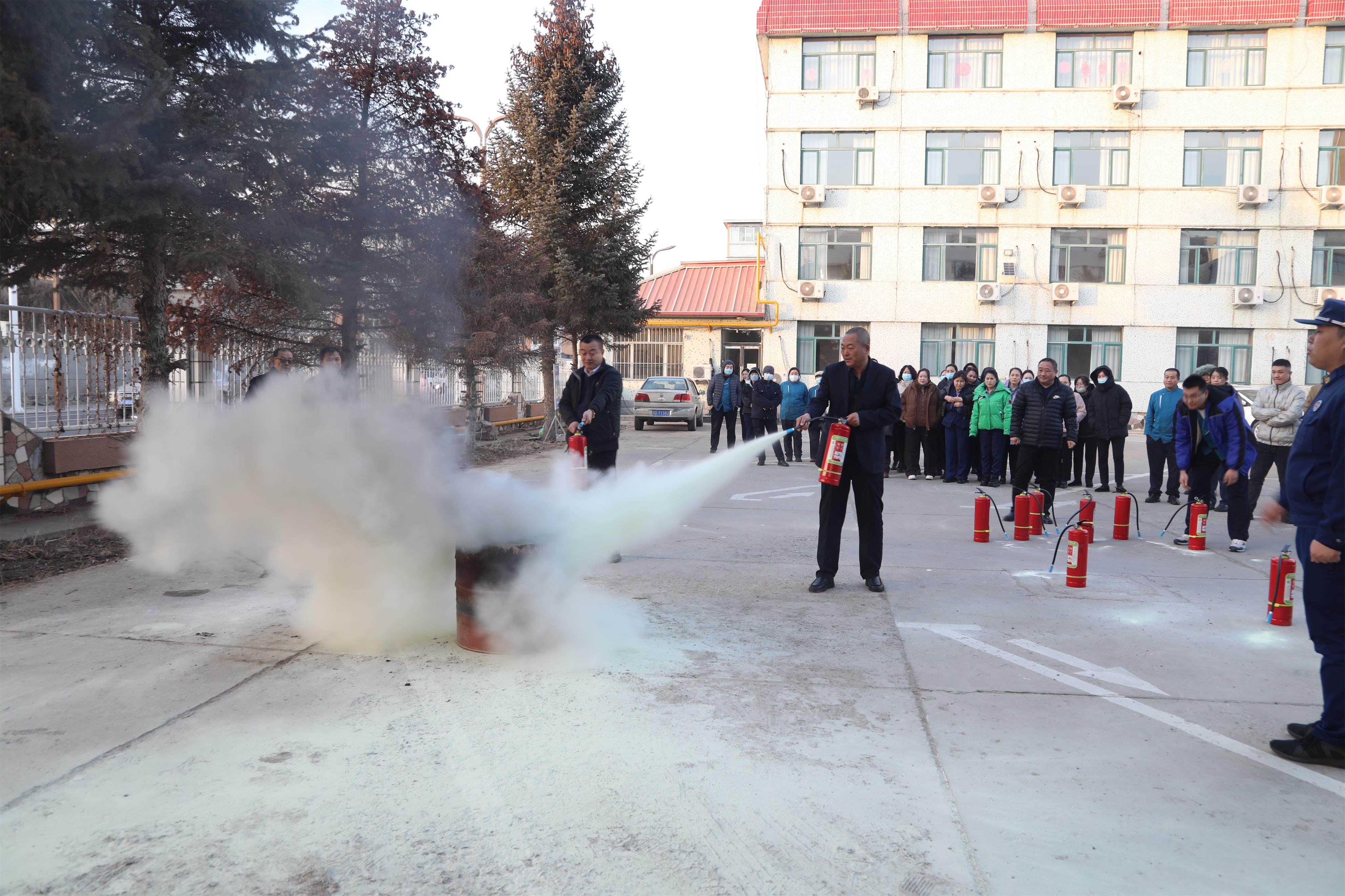 平庄宾馆开展消防安全演练(图3)