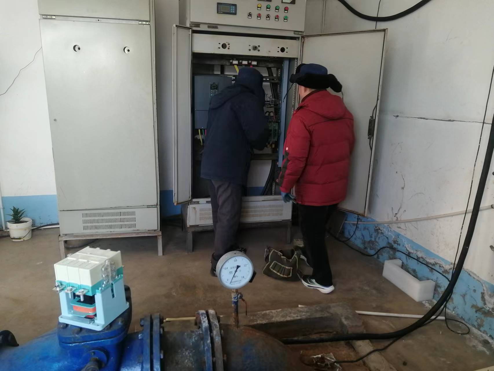 五家物业公司水电队未雨绸缪护航居民节日用水(图1)