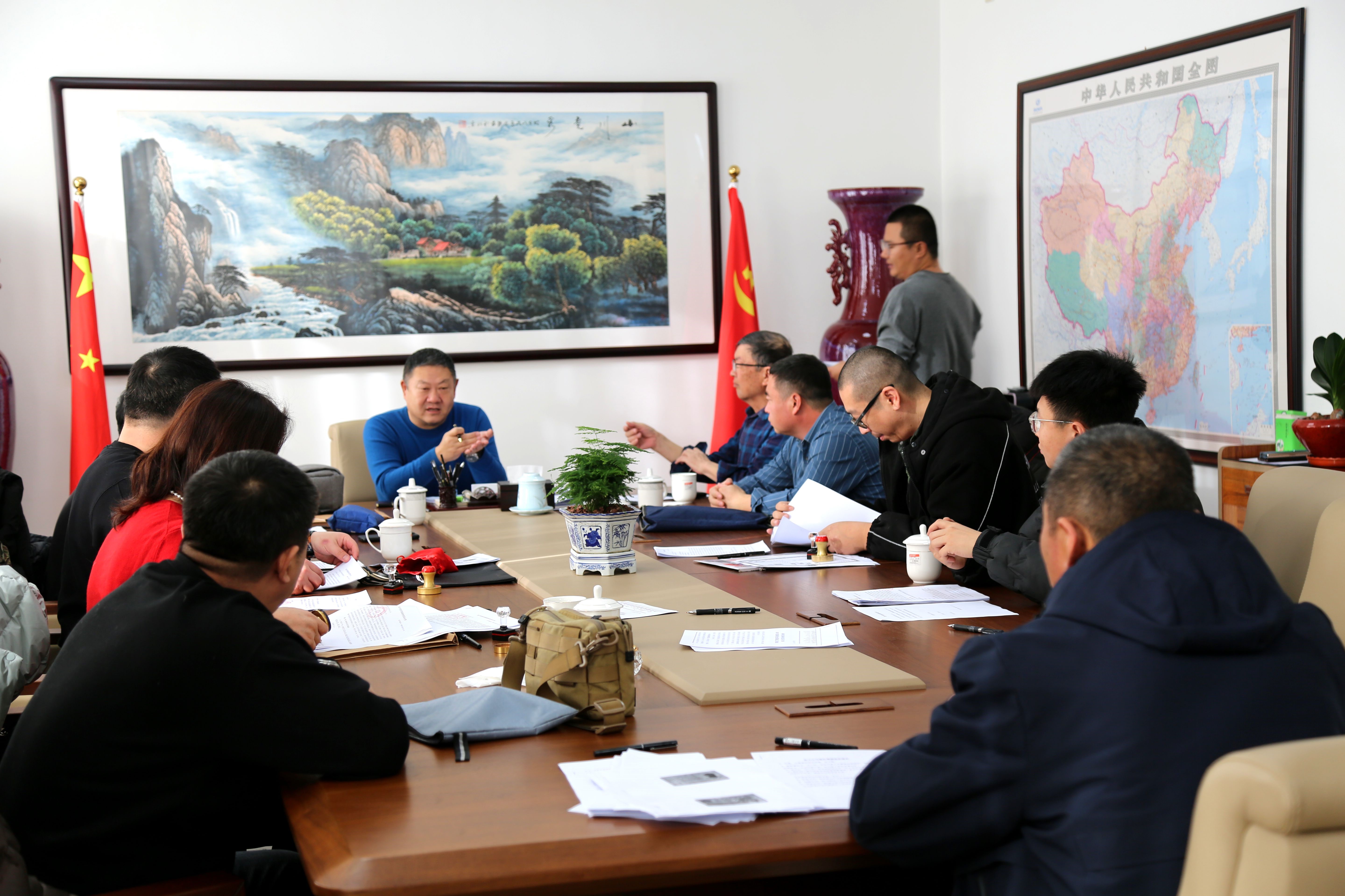 赤峰平煤投资有限责任公司主动担当作为积极备战2025年度保供煤运输与监管任务(图1) 赤峰平煤投资有限责任公司主动担当作为积极备战2025年度保供煤运输与监管任务(图1)