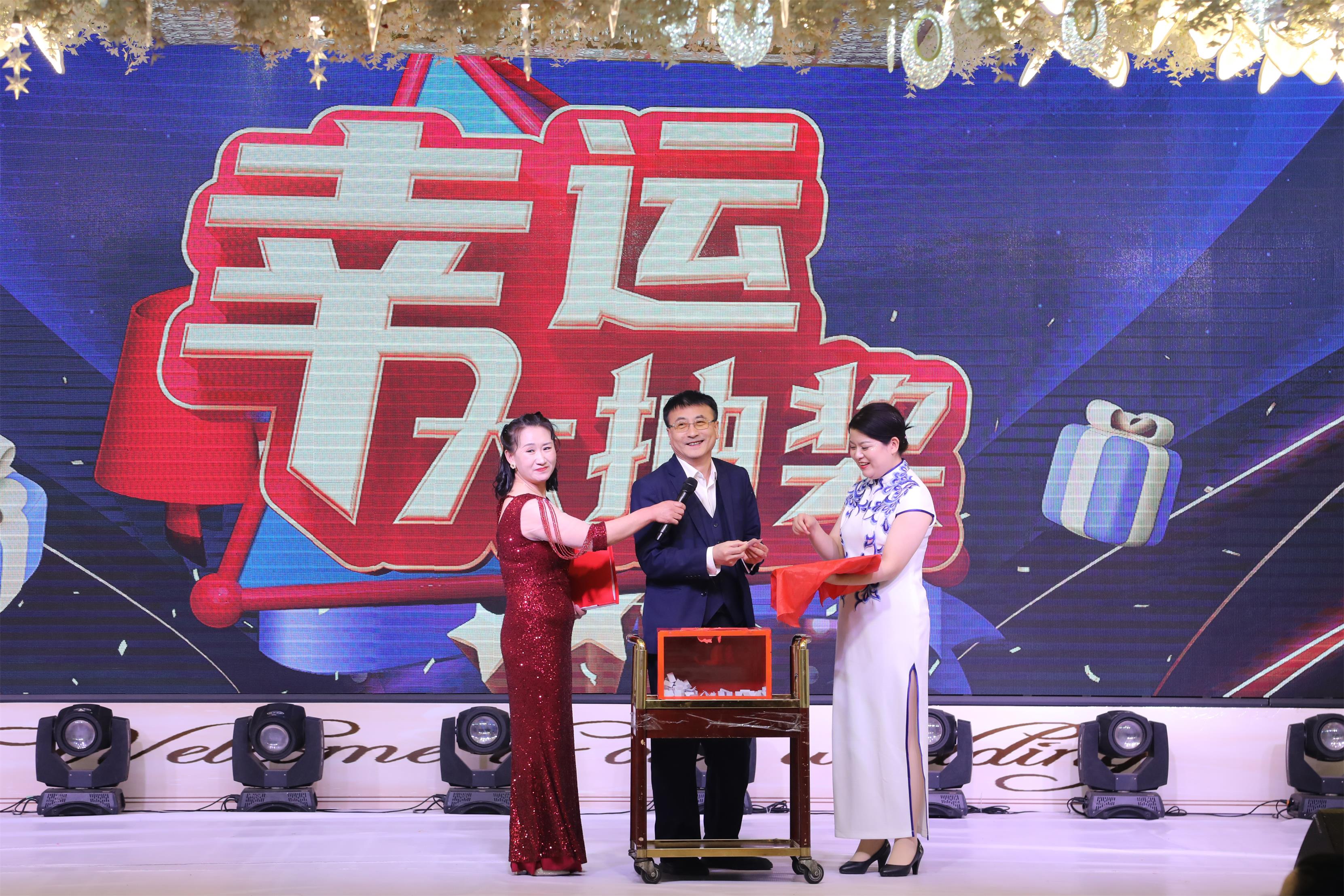 平庄宾馆2025年新年联欢会圆满落幕(图1)