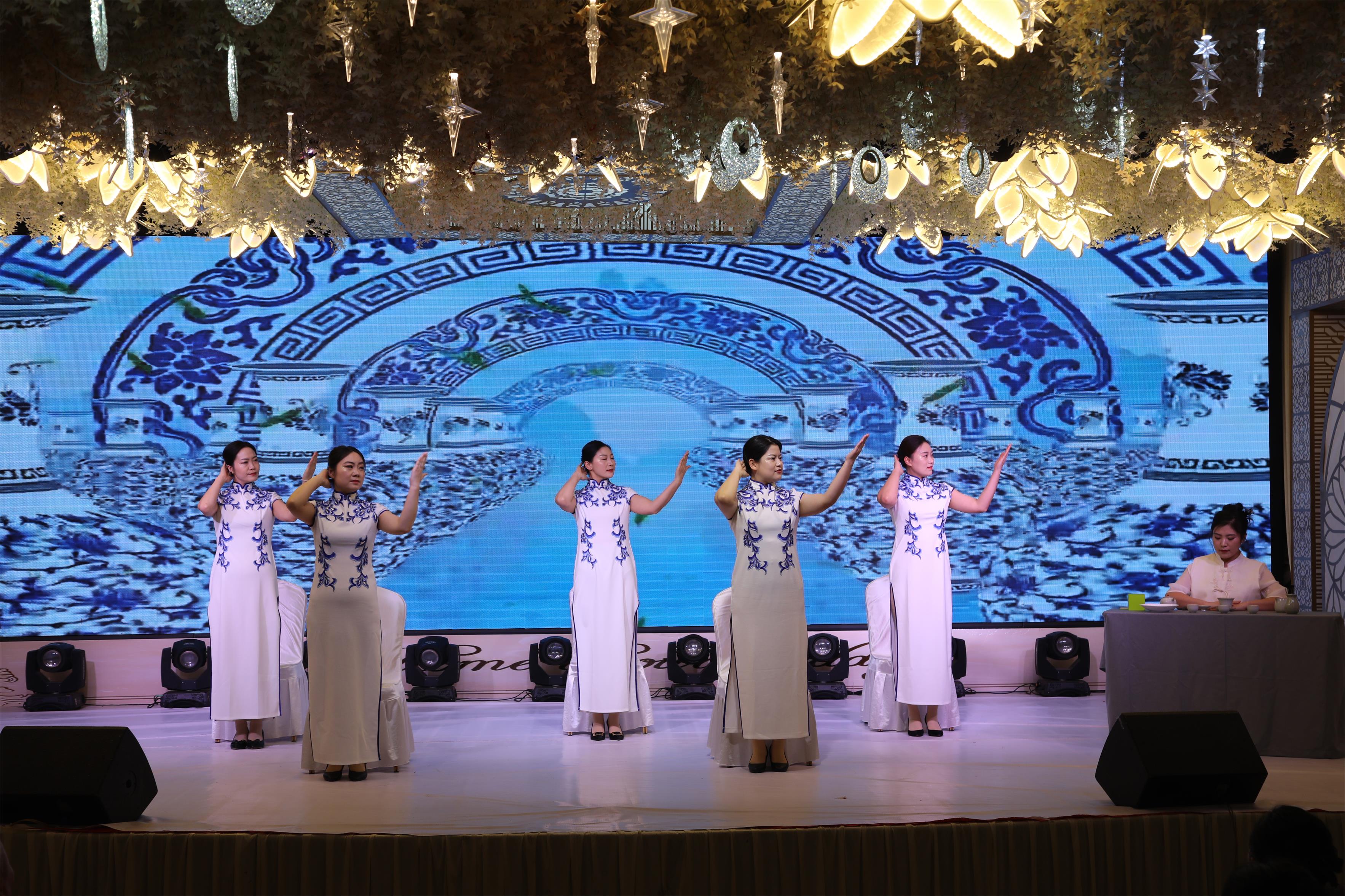 平庄宾馆2025年新年联欢会圆满落幕(图2)