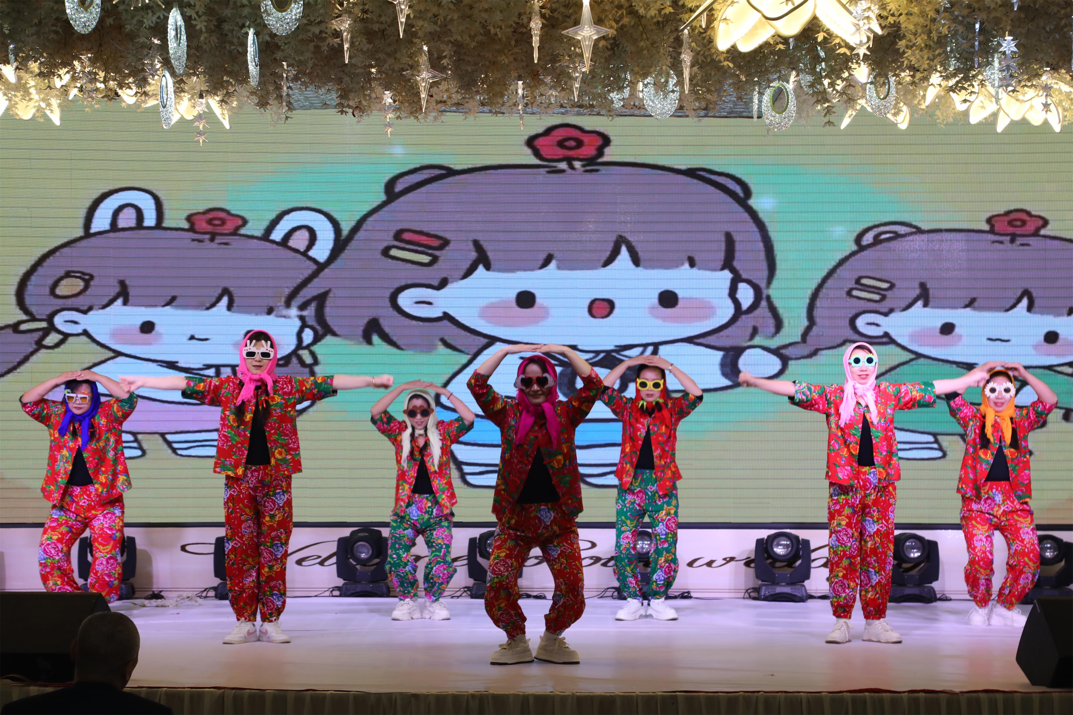 平庄宾馆2025年新年联欢会圆满落幕(图3)