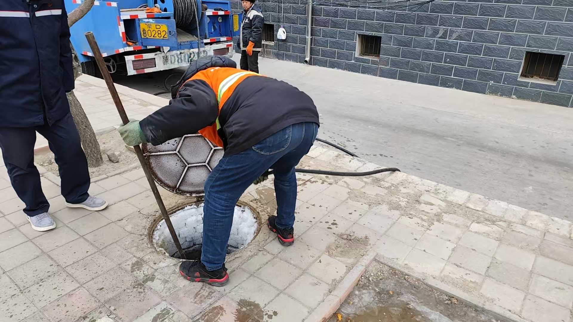 元煤物业公司全力做好年前检修工作(图2)