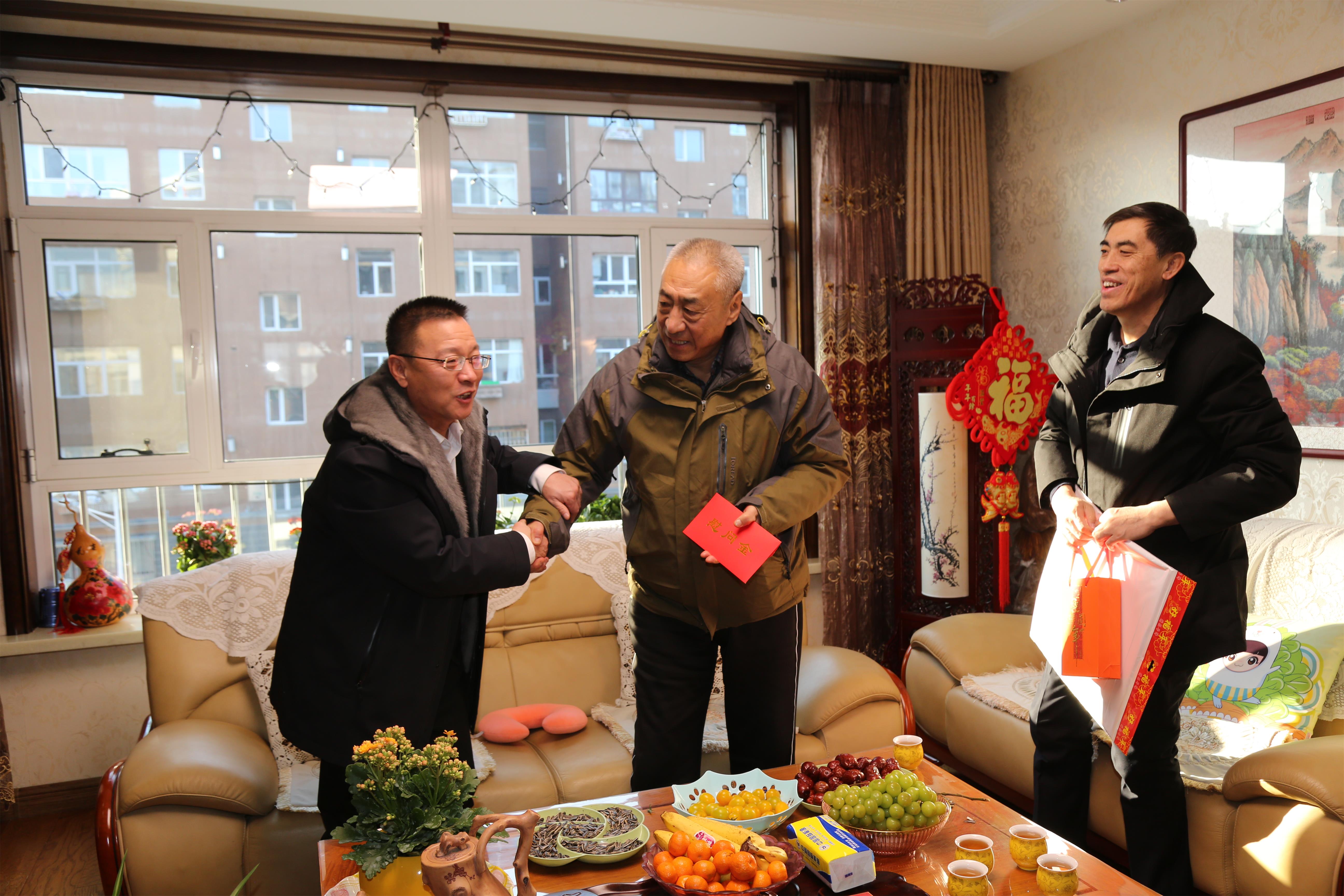 关怀暖人心 慰问传真情(图2)