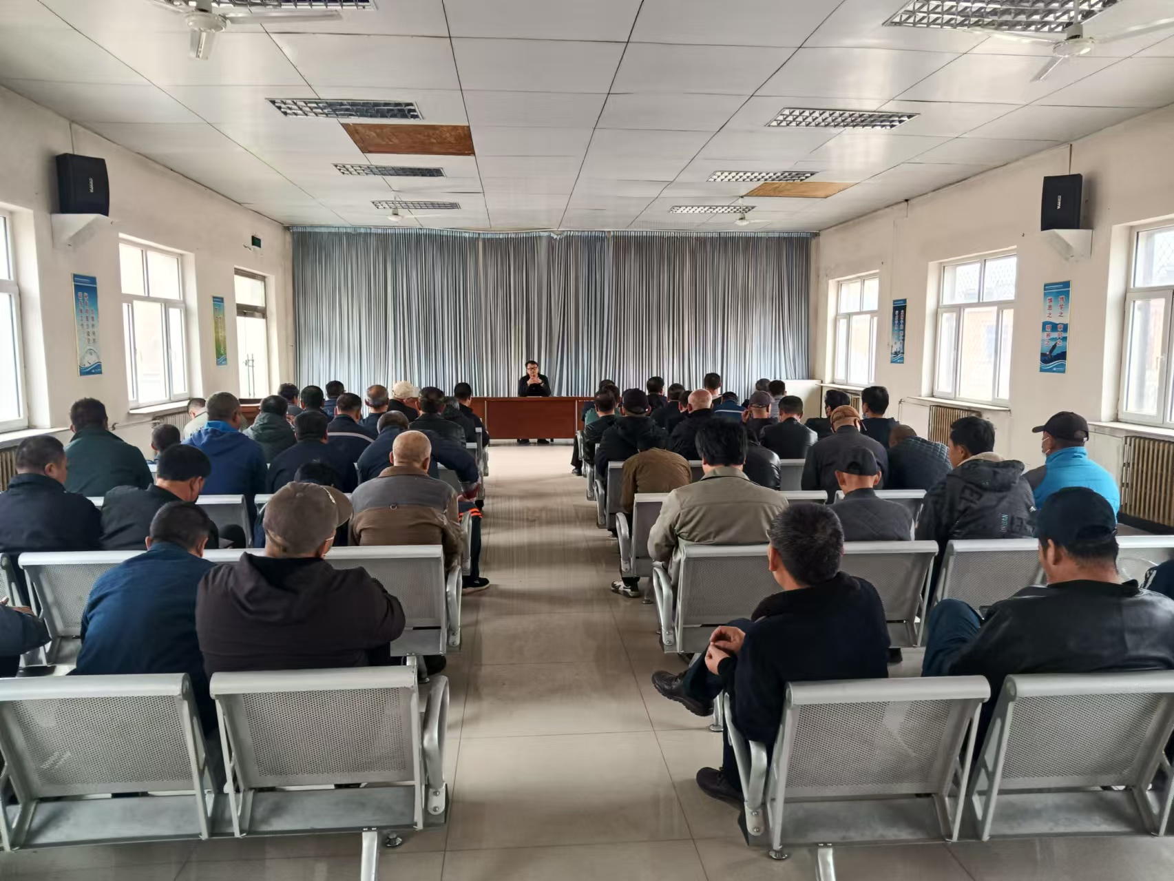 深入践行会议精神 筑牢守好安全防护墙(图1)