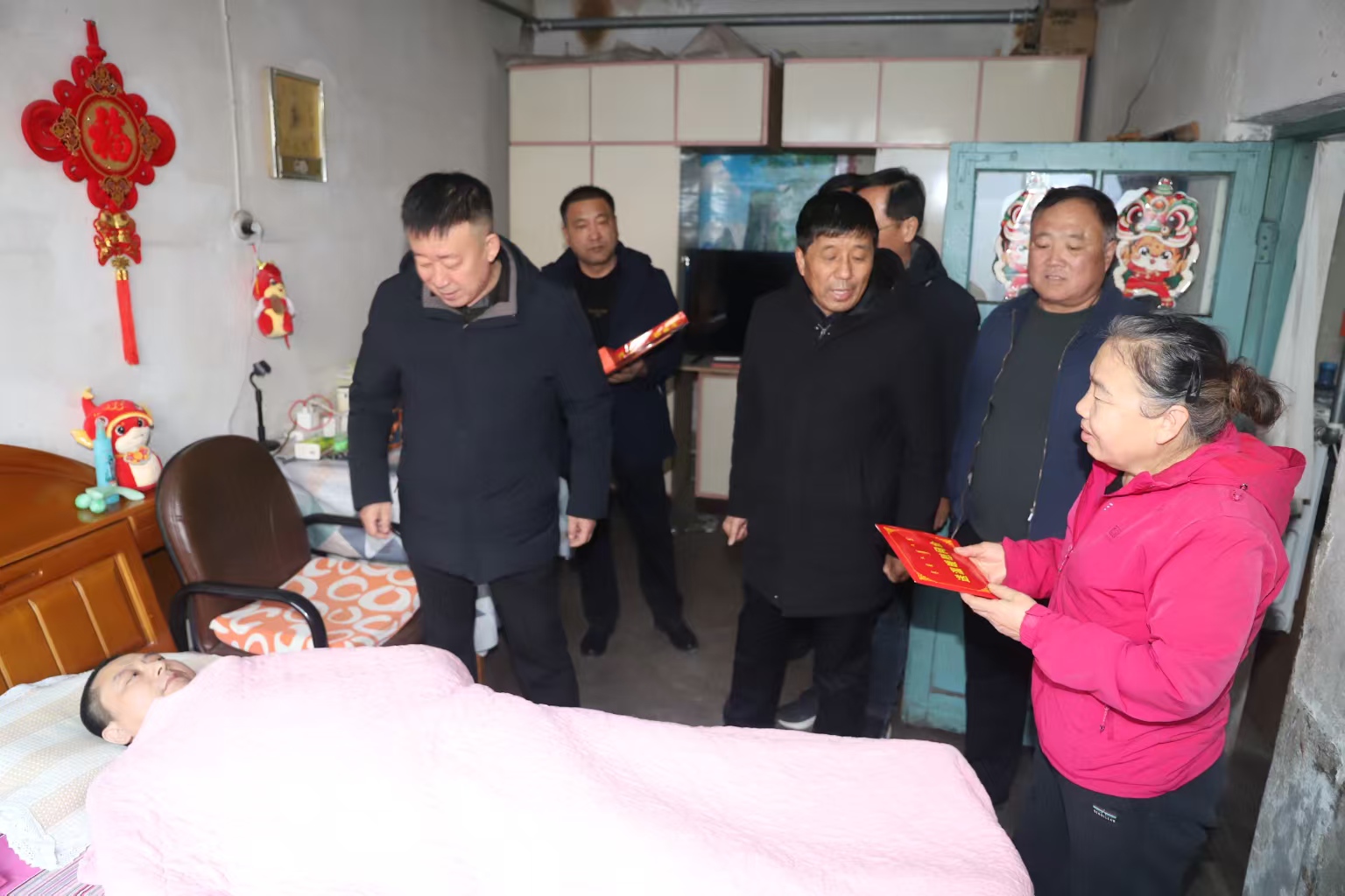 平煤投资公司党委春节前夕开展走访慰问活动传递温暖与关怀(图3)