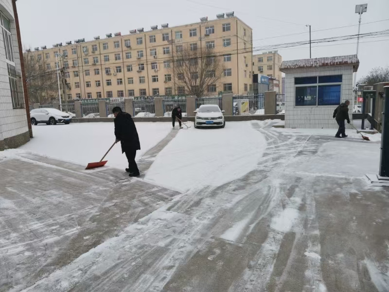 扫雪除冰护出行(图1) 扫雪除冰护出行(图1)