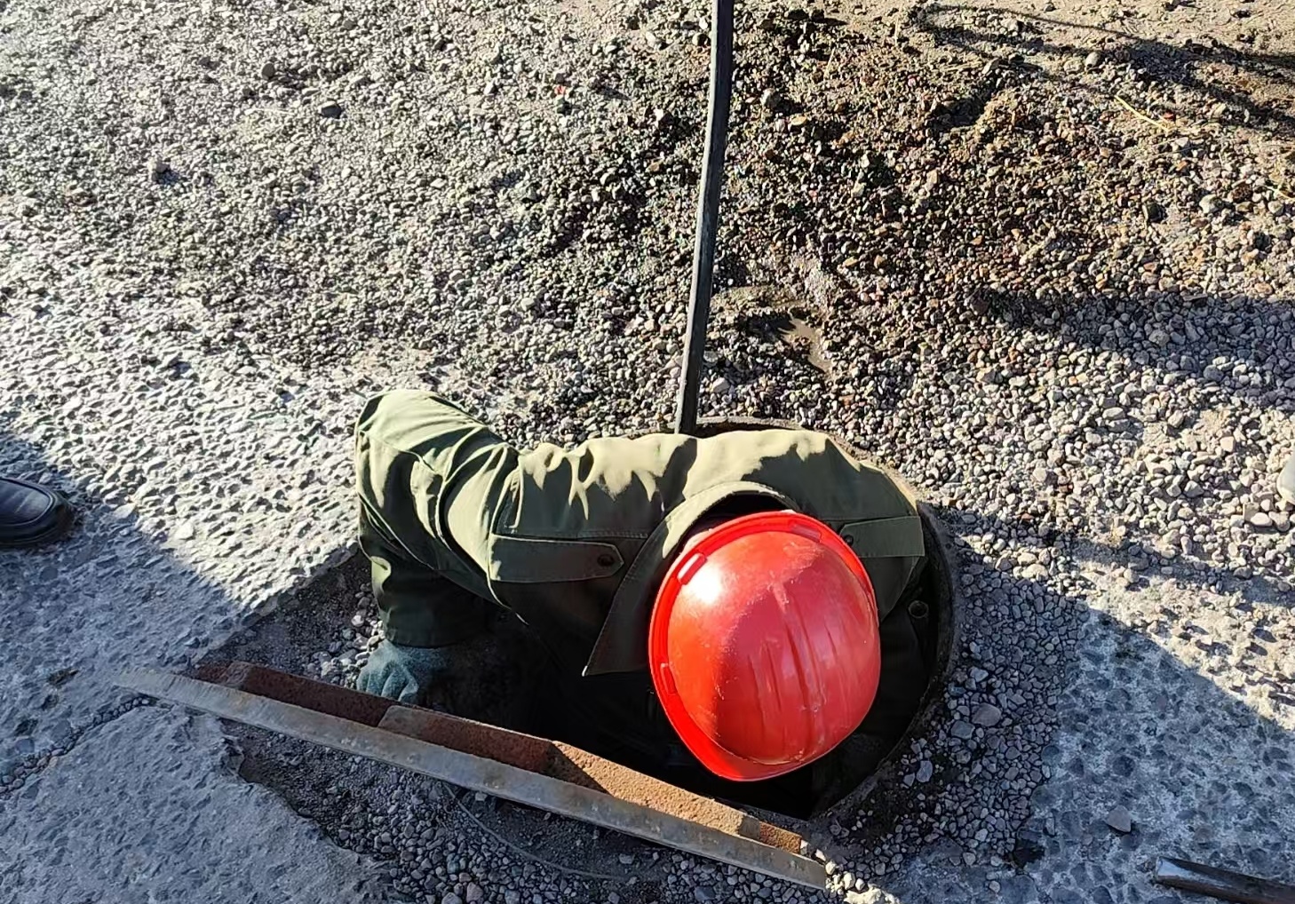 元煤物业公司综合服务中心全力做好301平房住宅排污保障工作(图1)