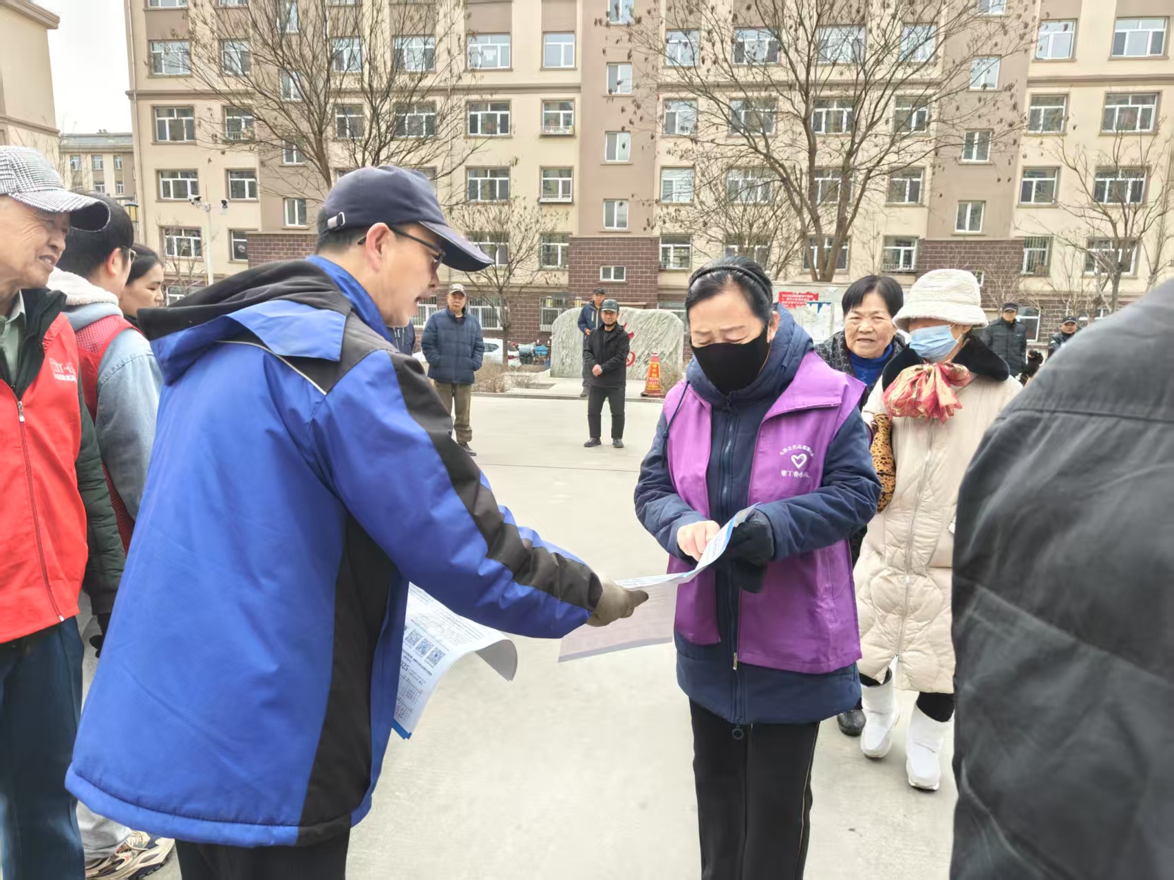 古山分公司党委组织开展“3.5学雷锋纪念日”社区志愿服务活动(图2)