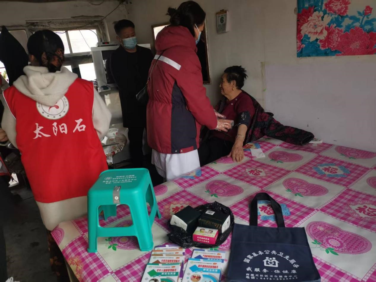 志愿服务如沐春风  真情捧起爱心传递(图3)