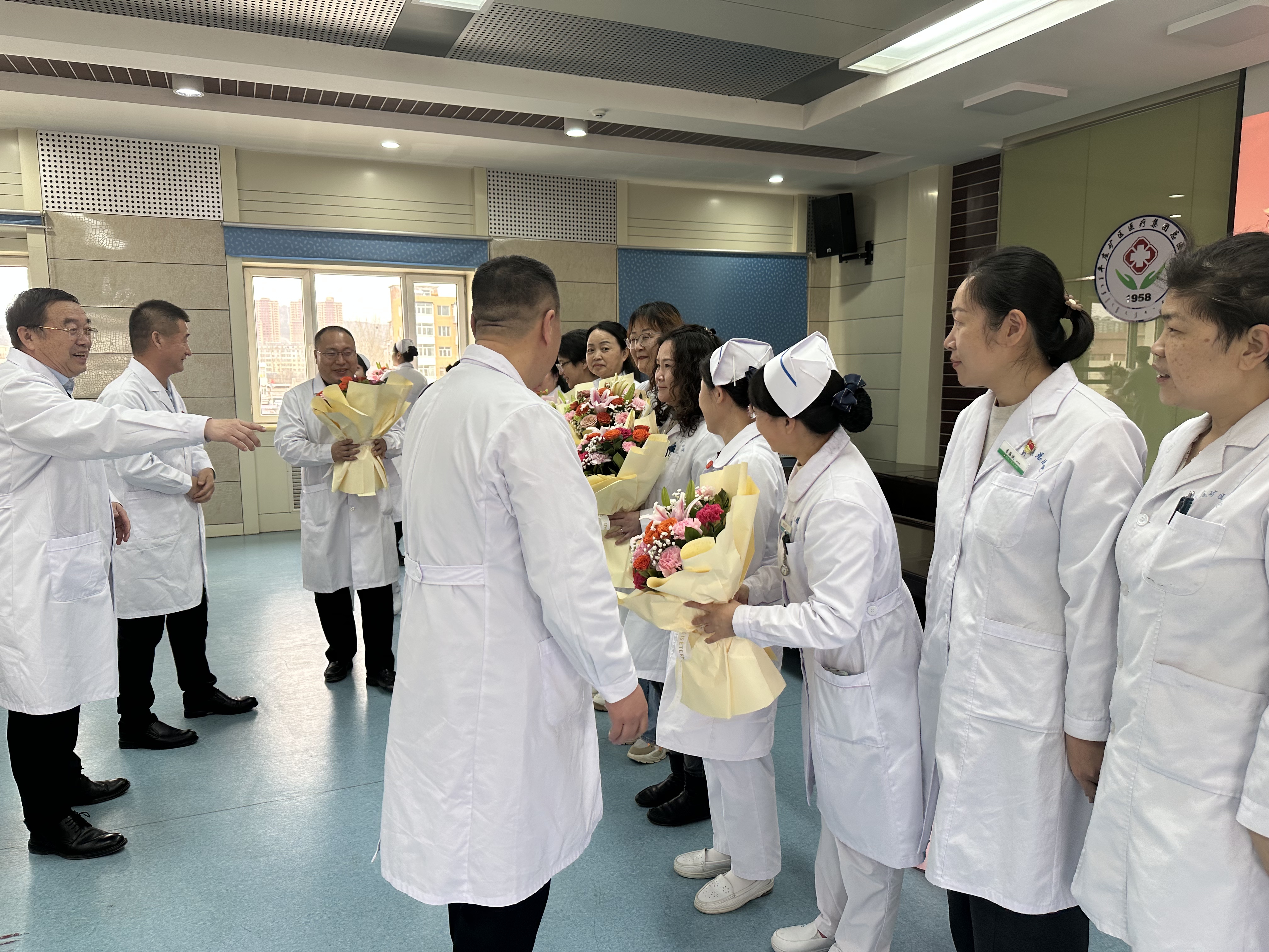 情暖三月  共促发展(图3)