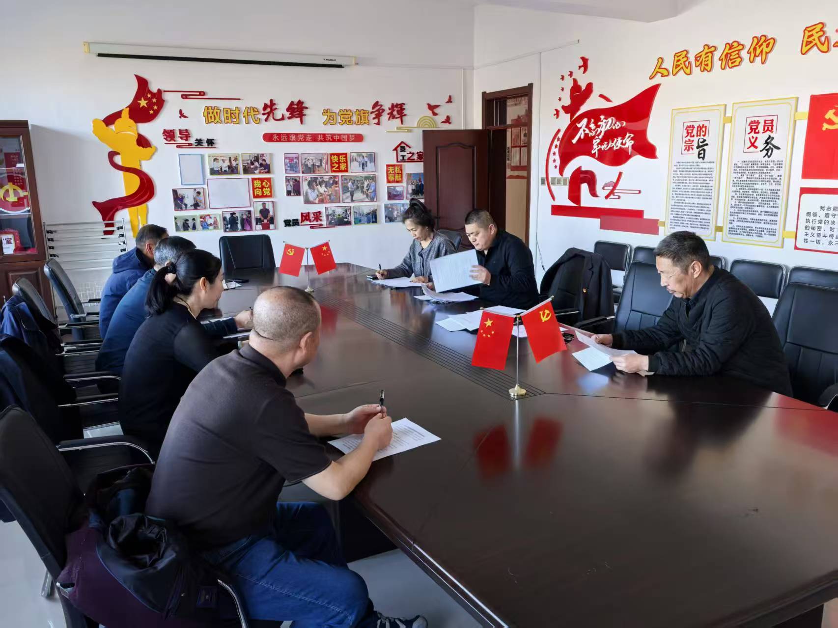 元煤物业公司党委组织学习宣传贯彻平煤投资公司“三会”精神(图2)