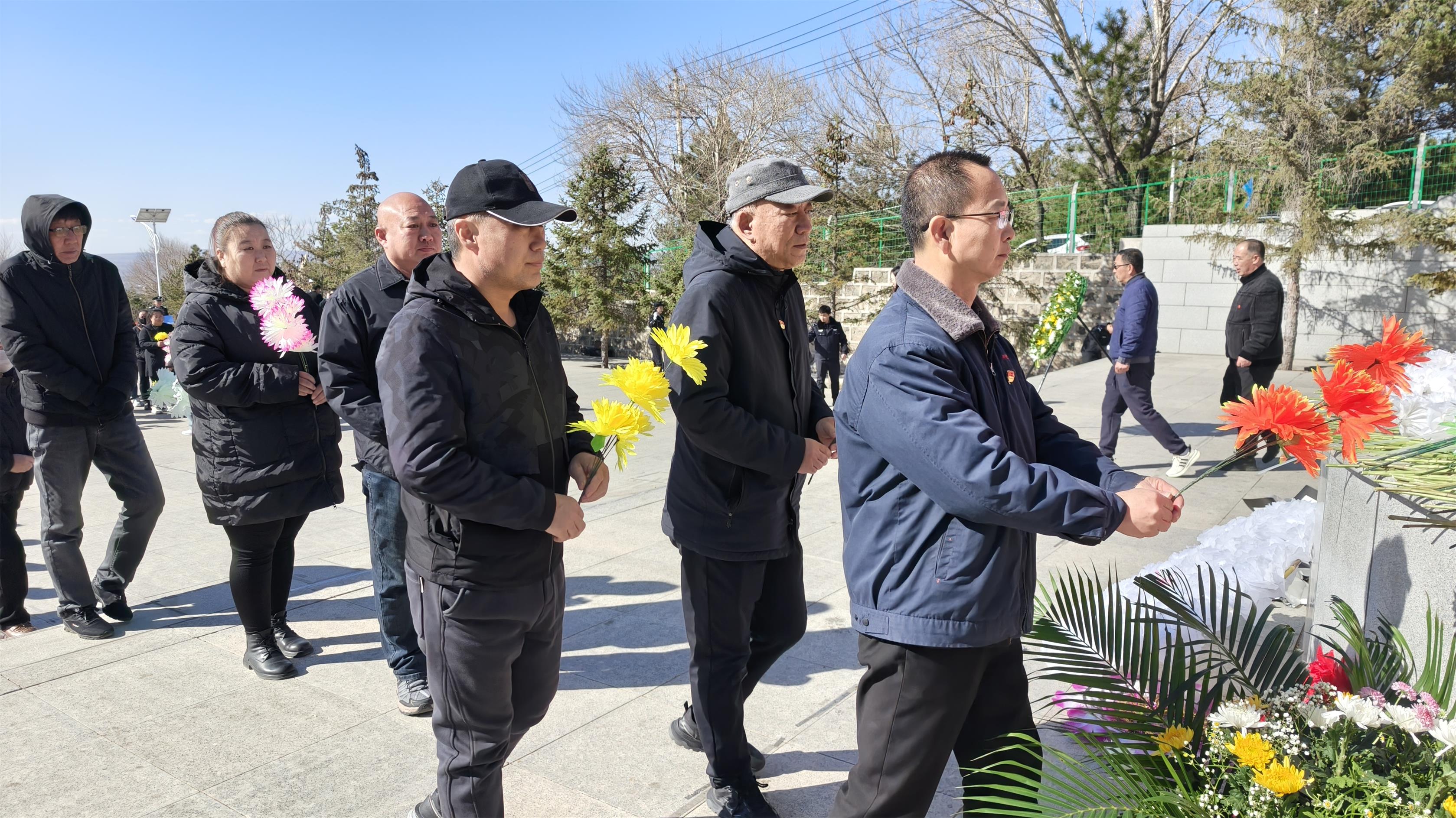 古山分公司党委联合东城街道希望社区开展清明祭扫英烈活动(图2)
