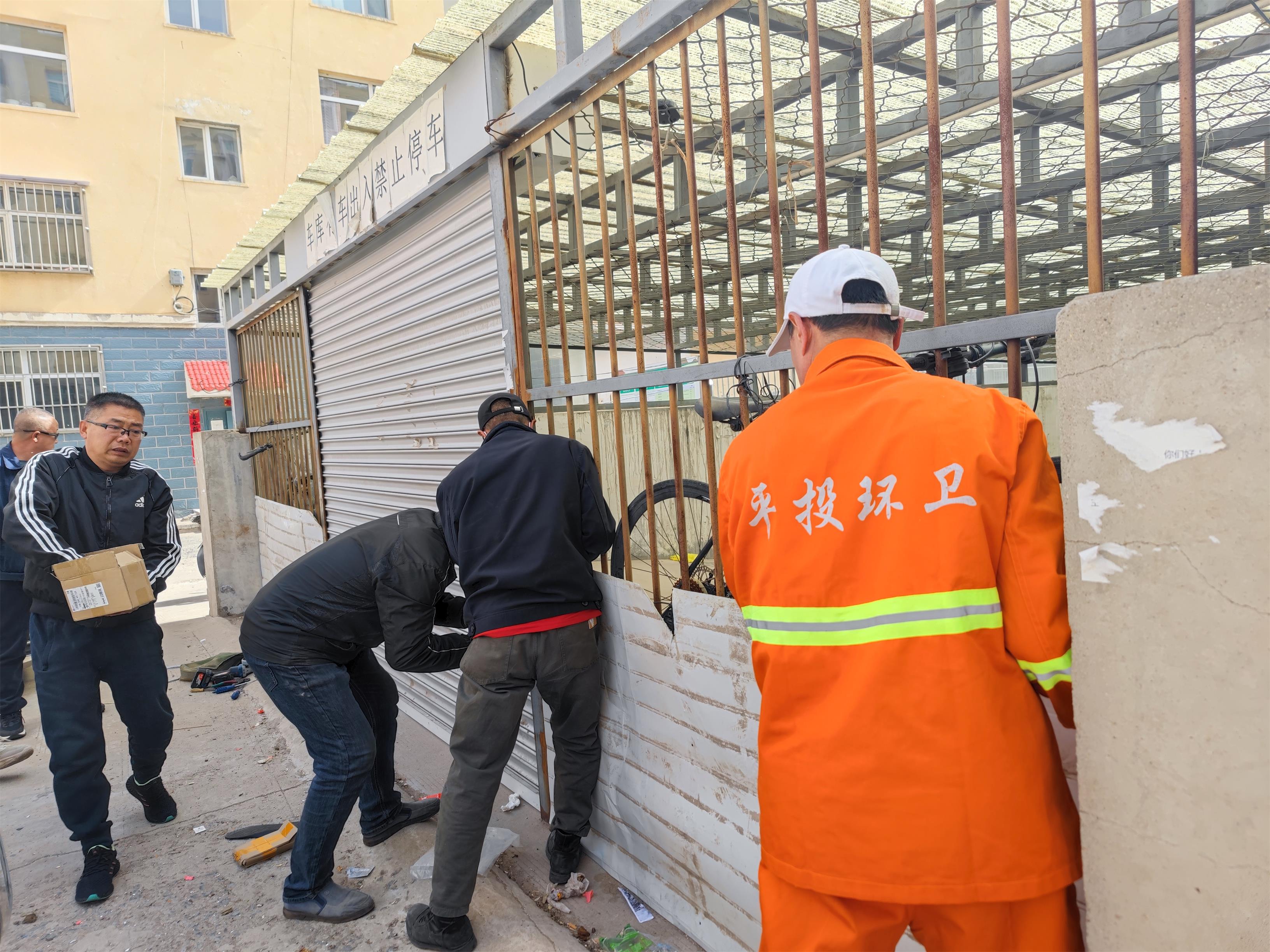 铁皮封堵车库缝隙 巧解垃圾卷入难题(图2)