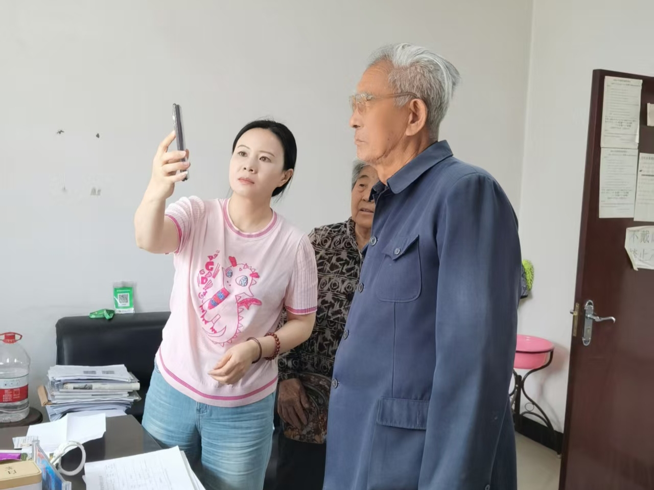 点亮身边微光 凝聚奋进力量(图1)