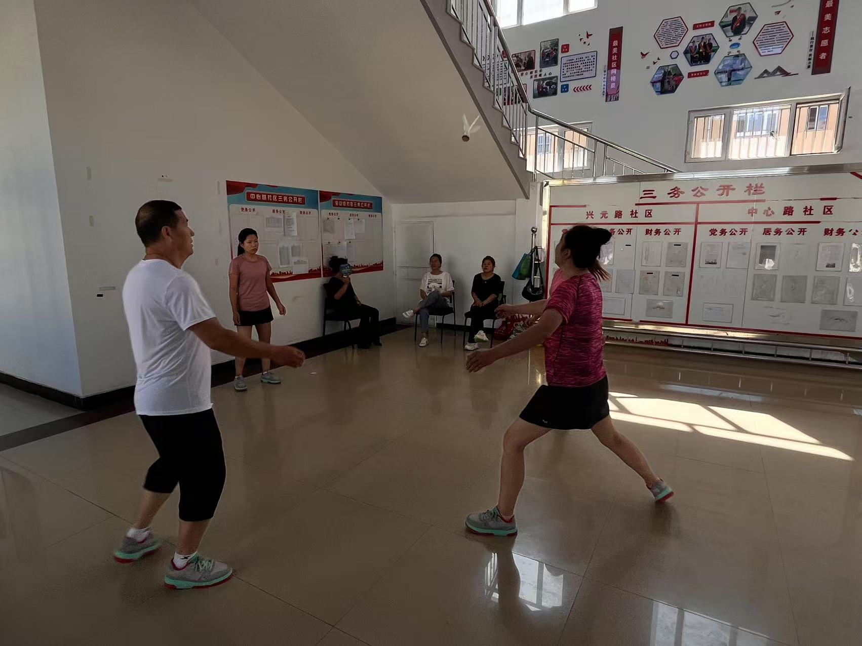 地企携手办赛事 趣味运动促共建(图1)