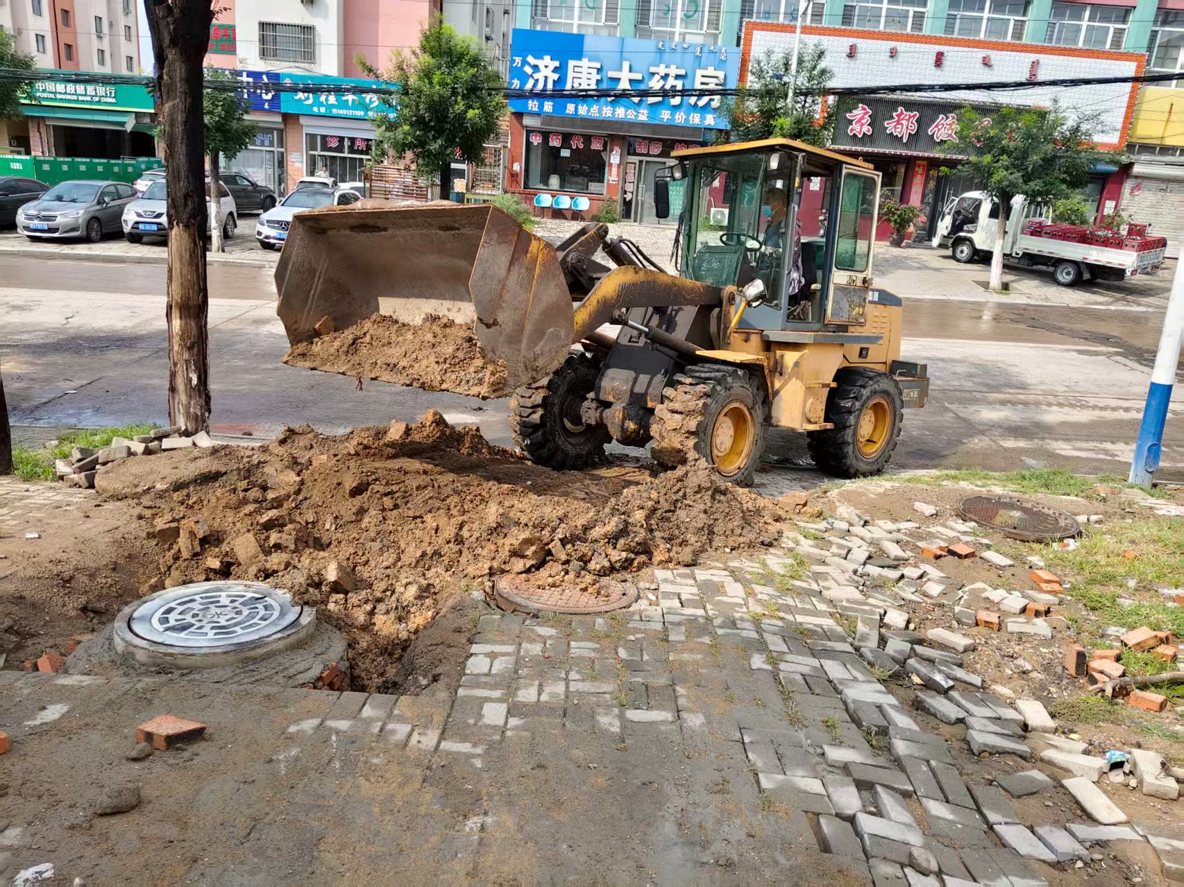 烈日攻坚解民忧 高效疏通获赞誉(图2)