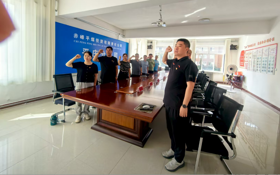 观阅兵盛典燃豪情  强爱党信念铸忠诚(图2)