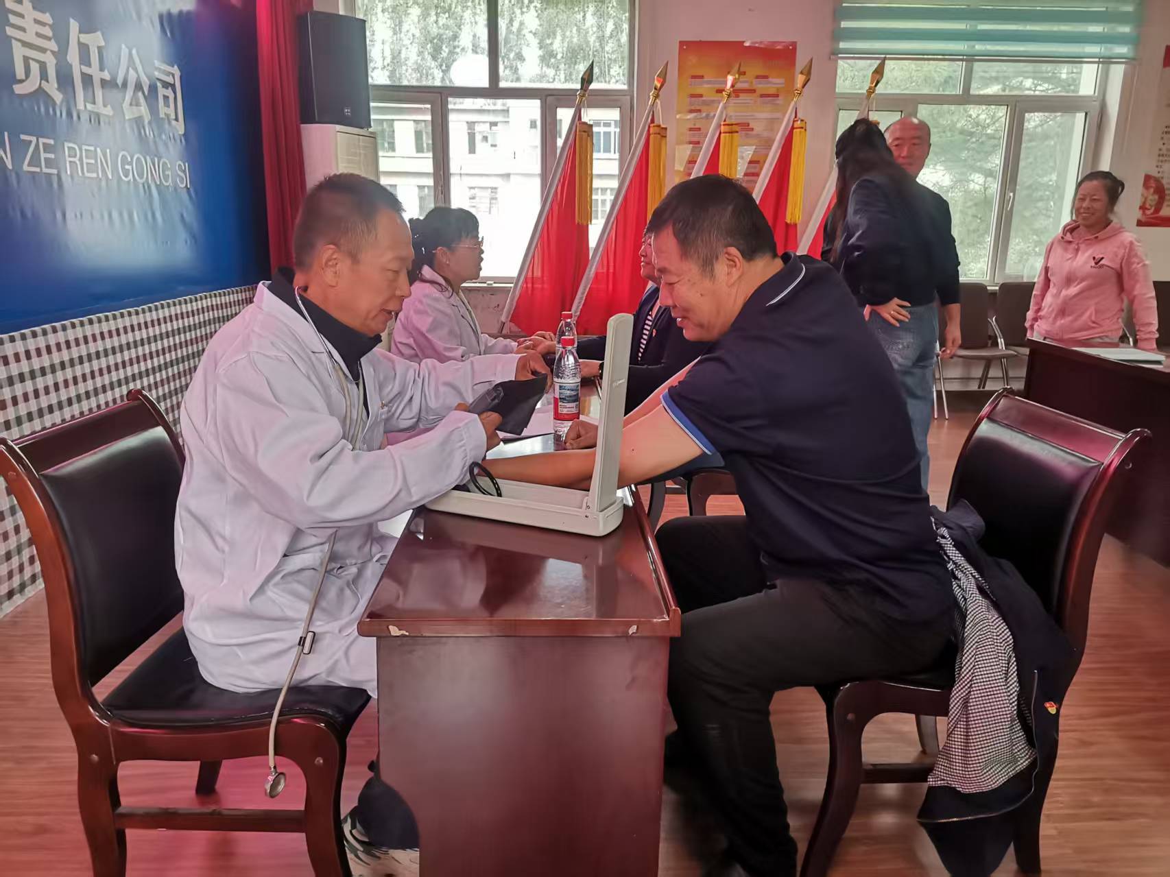 五家物业公司党委举办职工健康知识专题讲座(图2)