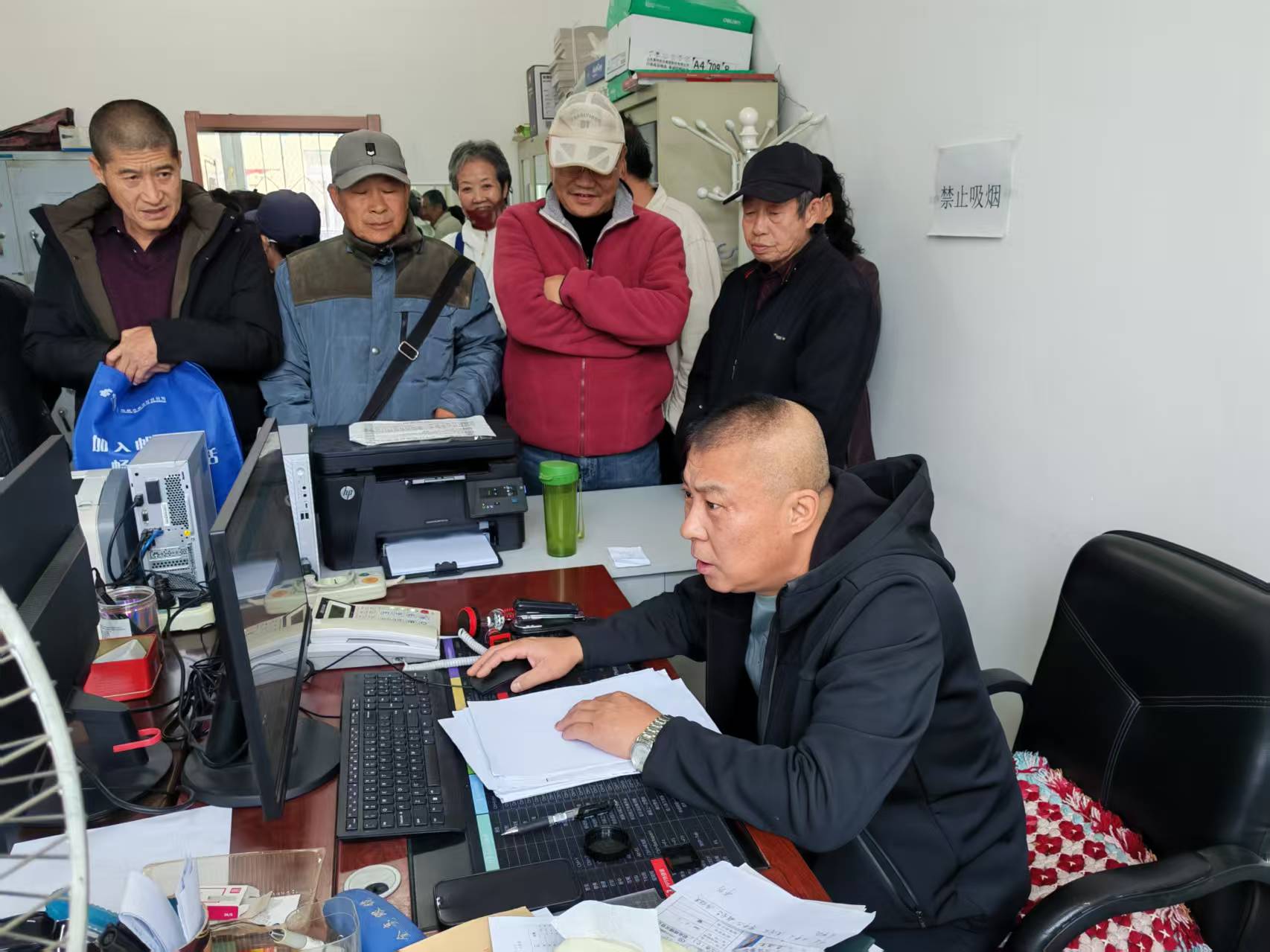 暖心服务擦亮矿区民生底色(图1)