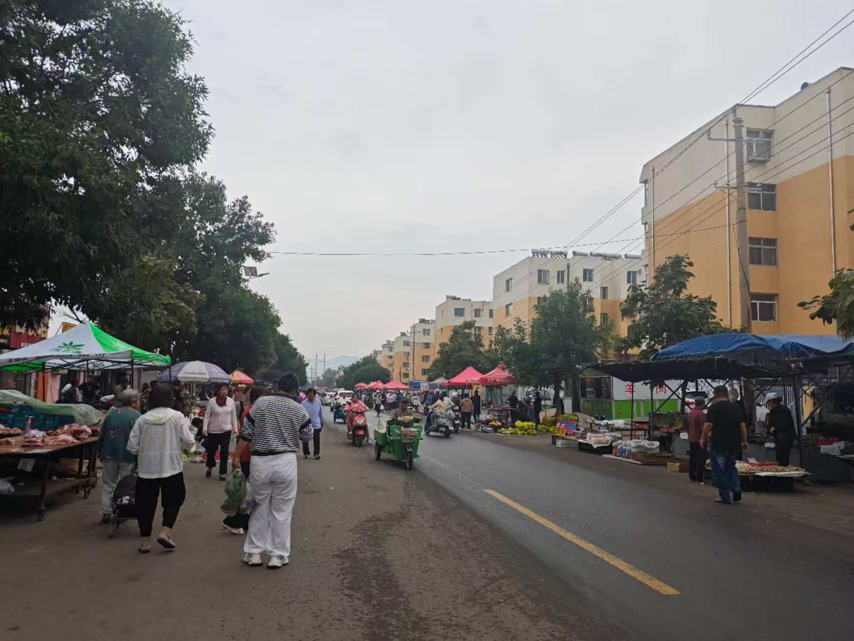 秋日暖阳照矿区 安居乐业展新颜(图1)