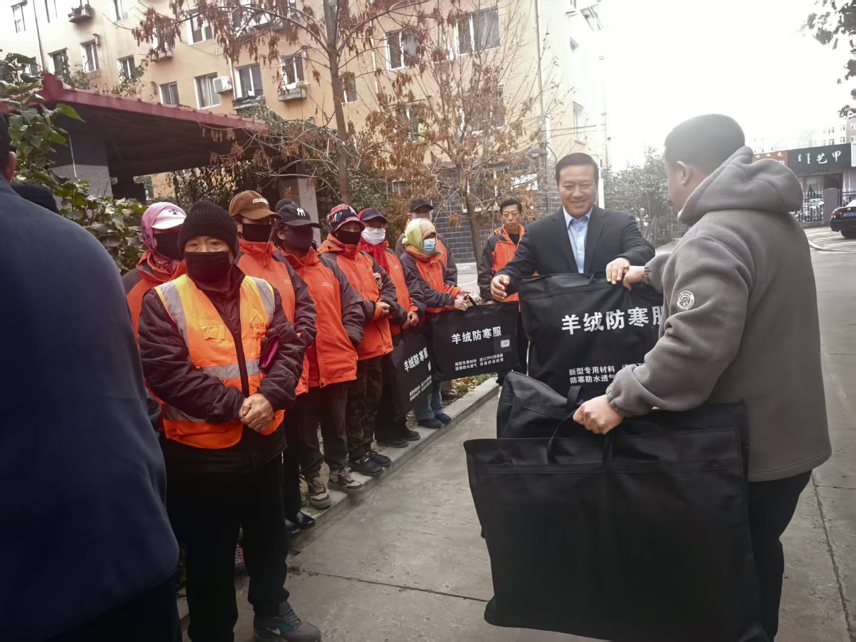 致敬城市美容师 传递国企暖心关怀(图3) 致敬城市美容师 传递国企暖心关怀(图3)