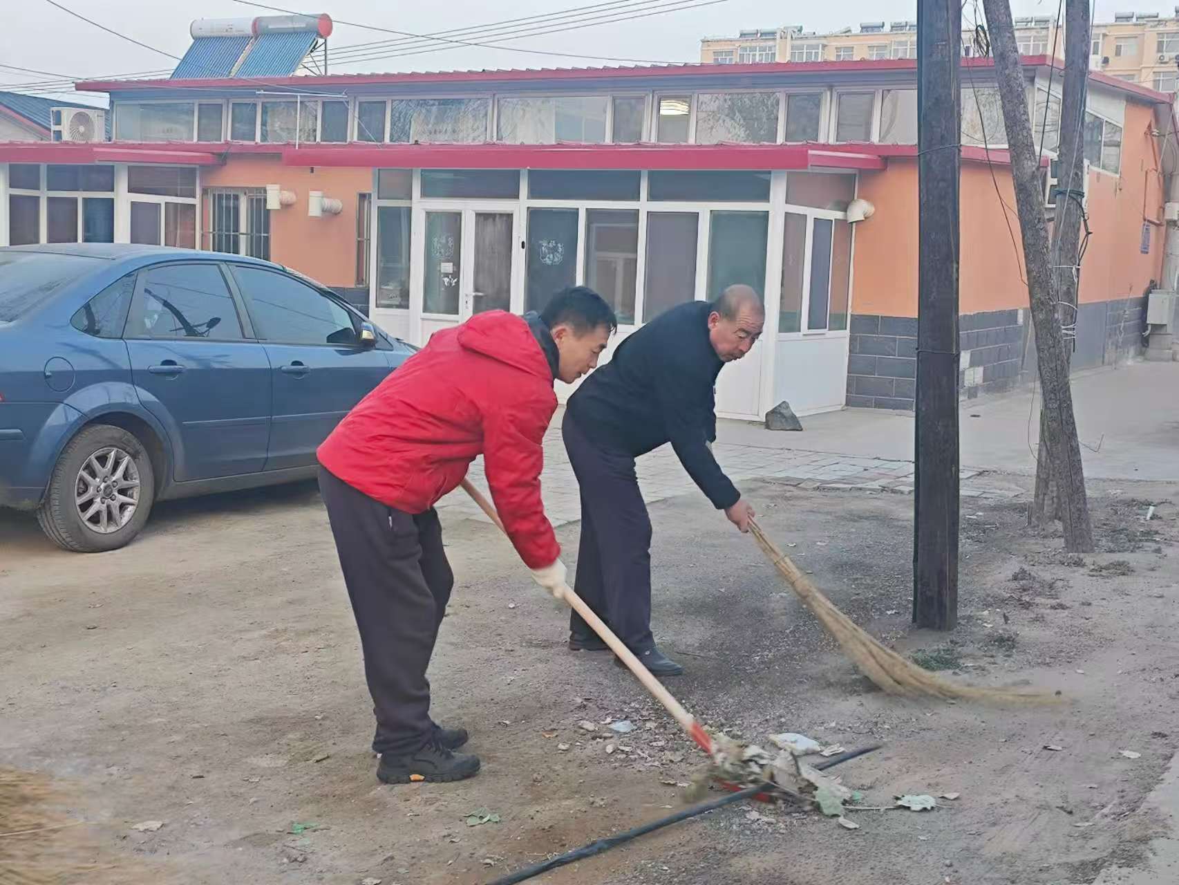 元煤物业公司党委“扫遍矿区”行动持续深化(图2) 元煤物业公司党委“扫遍矿区”行动持续深化(图2)