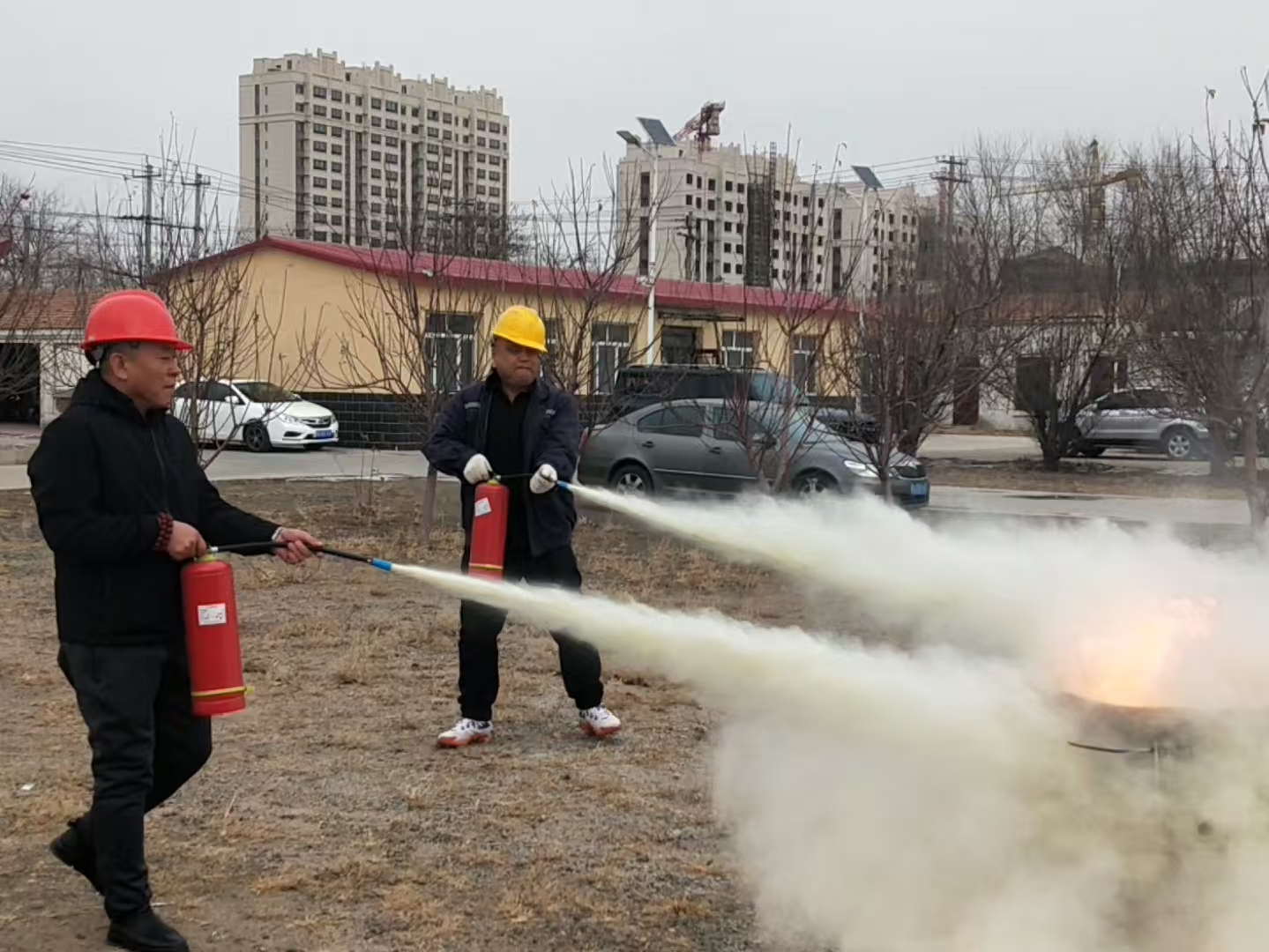 西露天分公司开展消防安全演练(图2)