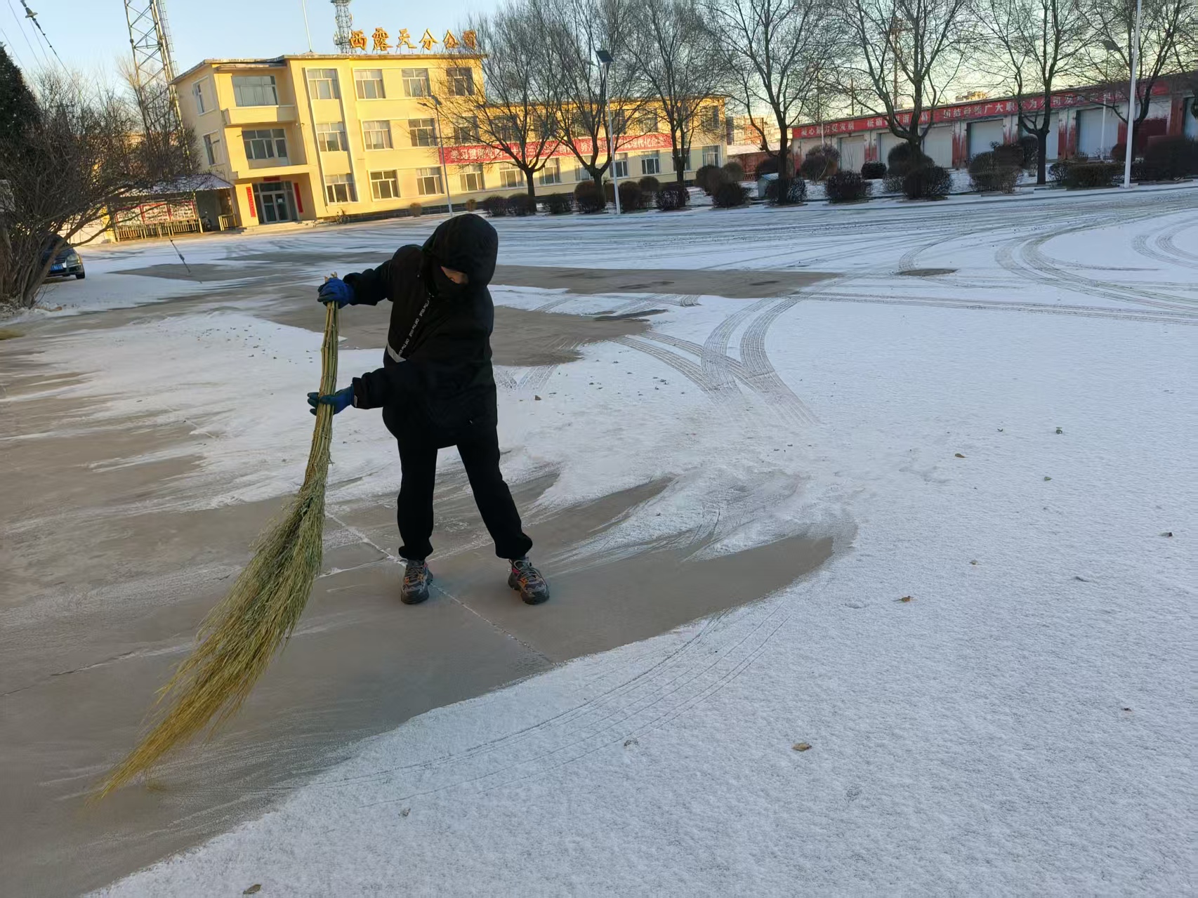 以雪为令，守护群众出行安全(图1)