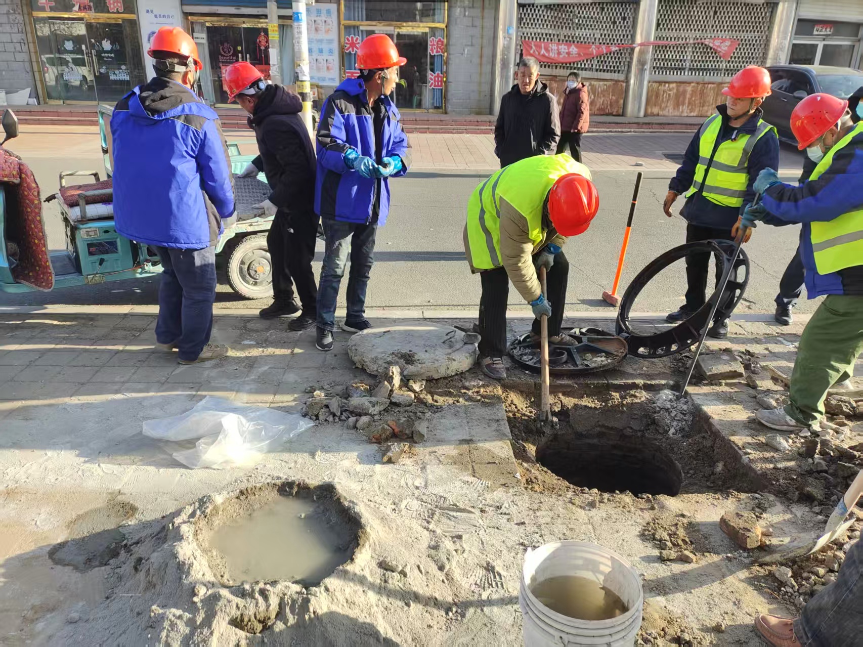 顶寒抢修保民生 冬日矿区暖意浓(图1)