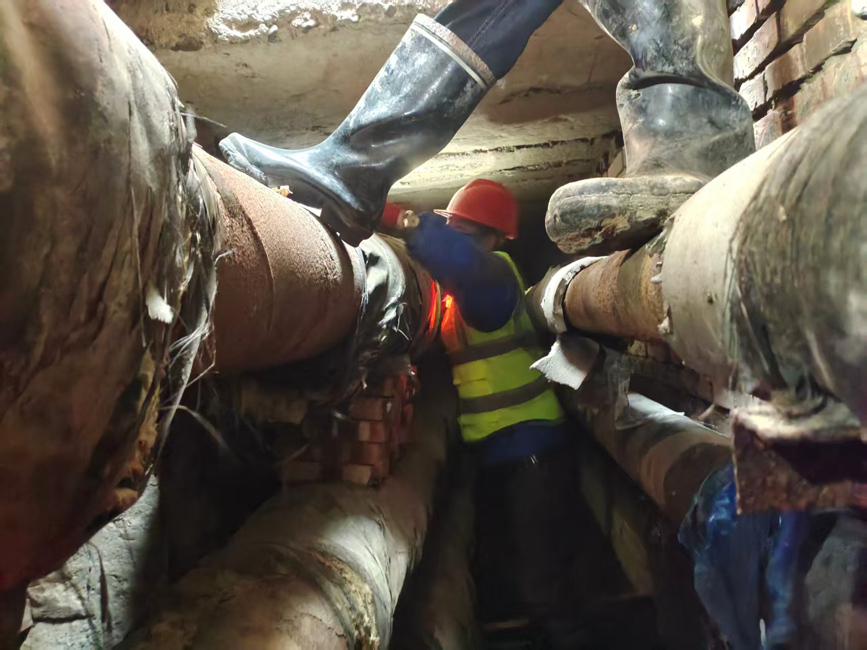 顶寒抢修保民生 冬日矿区暖意浓(图2)