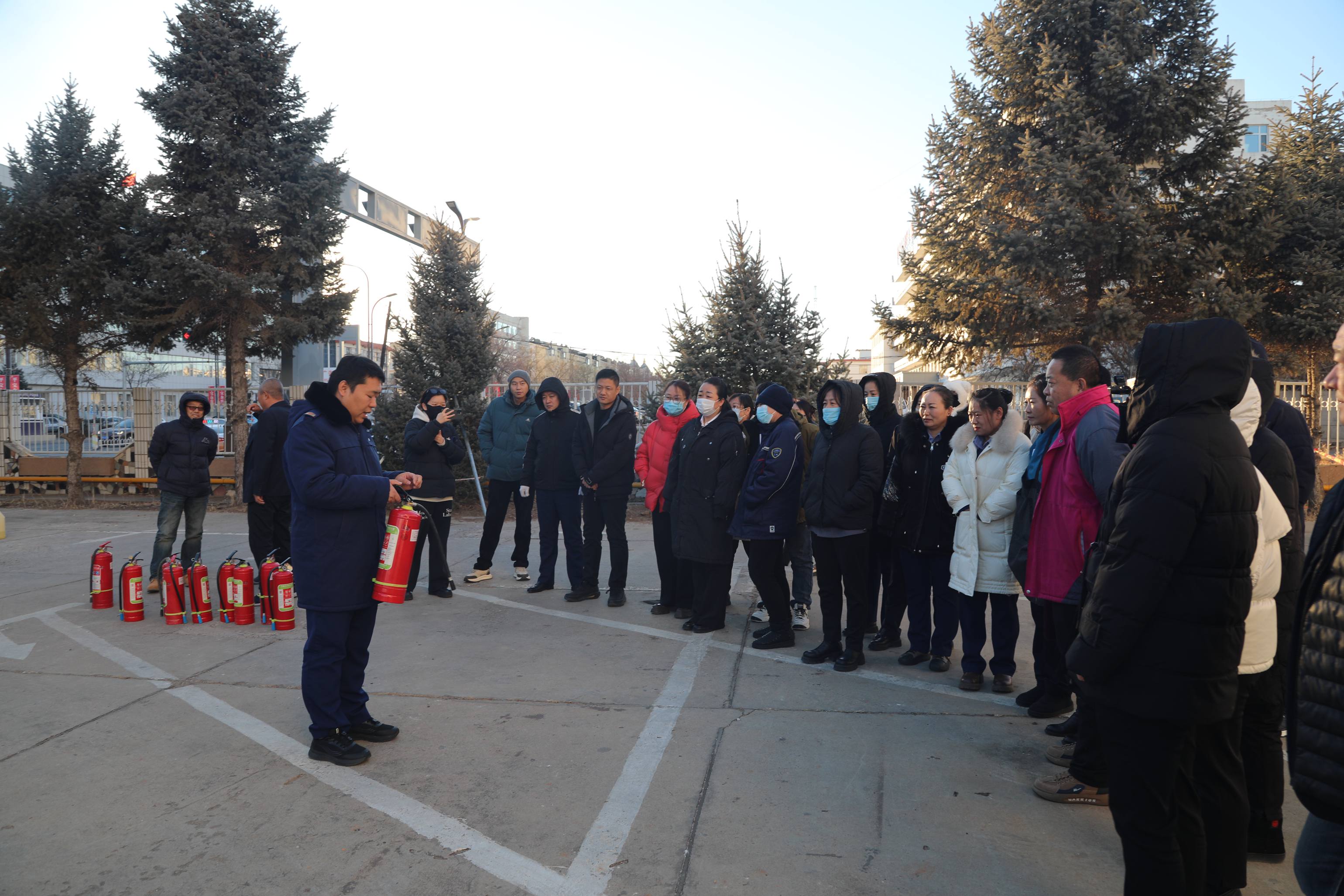 平庄宾馆开展消防安全演练(图2)