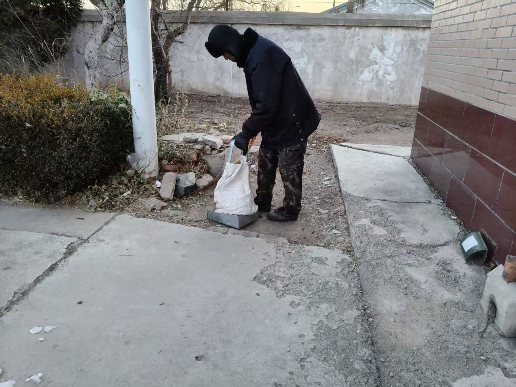 贡献志愿力量  擦亮矿区底色(图2)