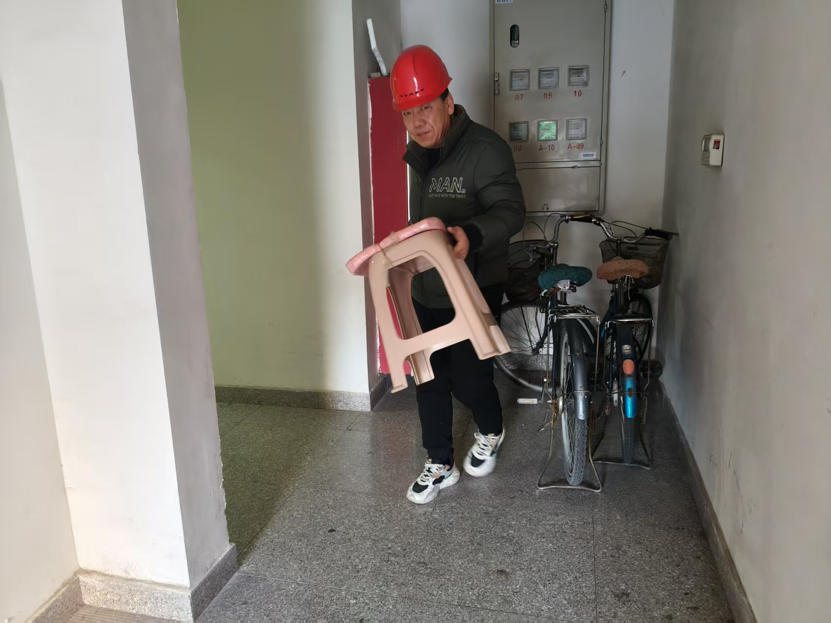 筑牢安全防线，共建和谐家园(图1)