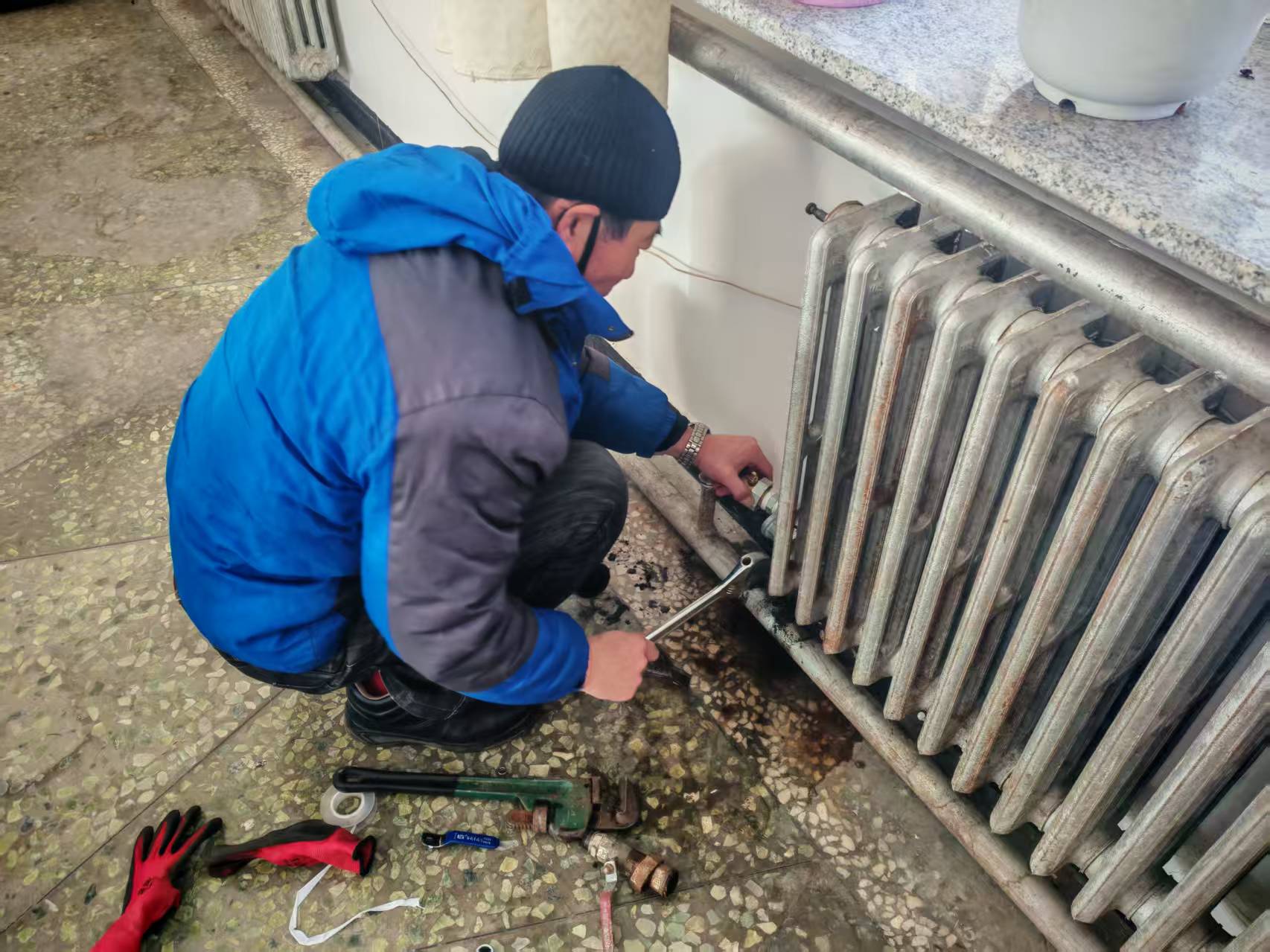  快速响应解民忧 暖心供暖护民生(图1)