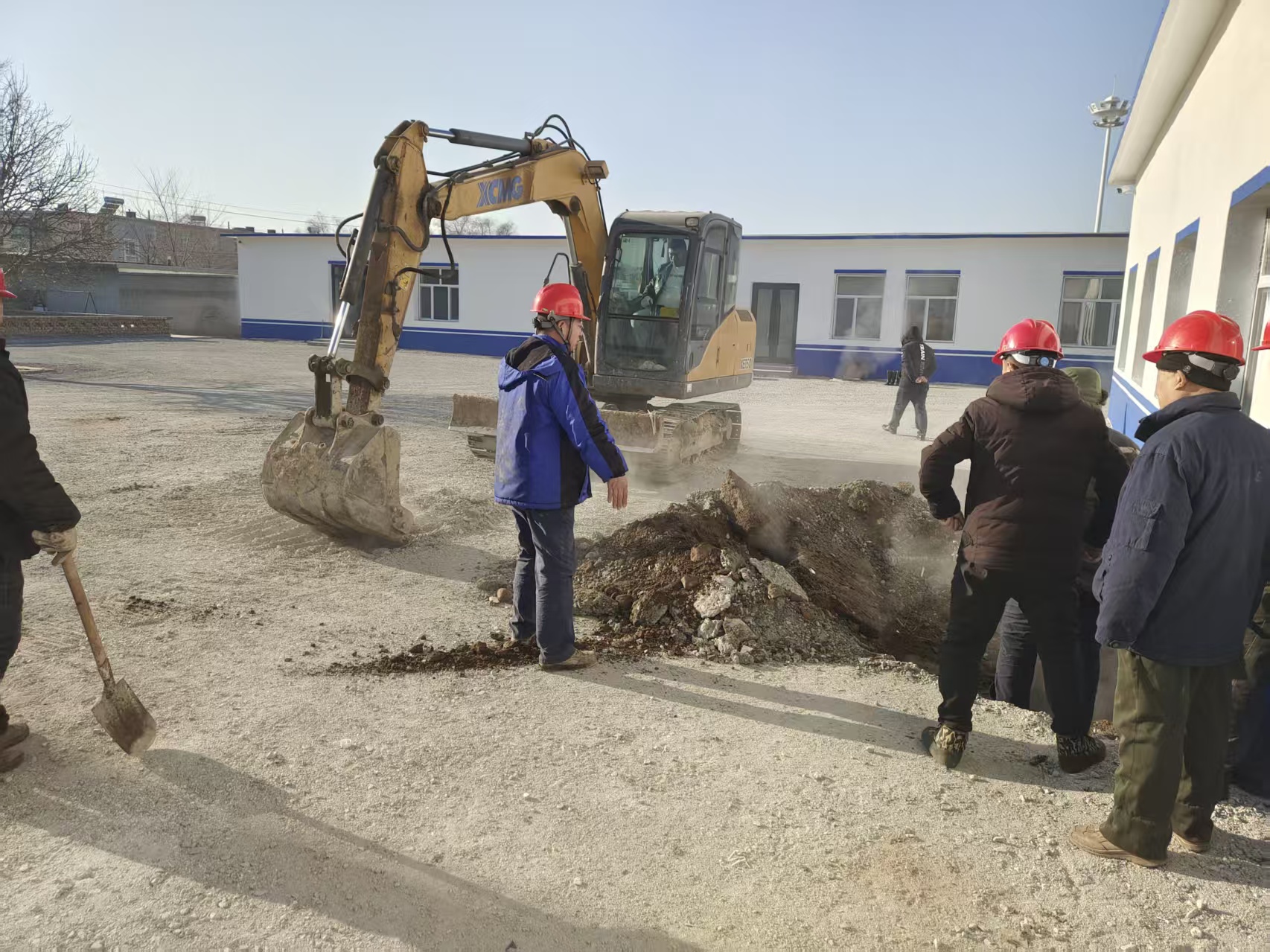 寒天驰援显担当 同心聚力暖民心(图1)