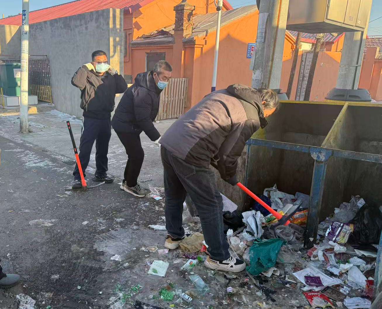 物业“破冰”速战速决 寒冬守护洁净民生(图1)