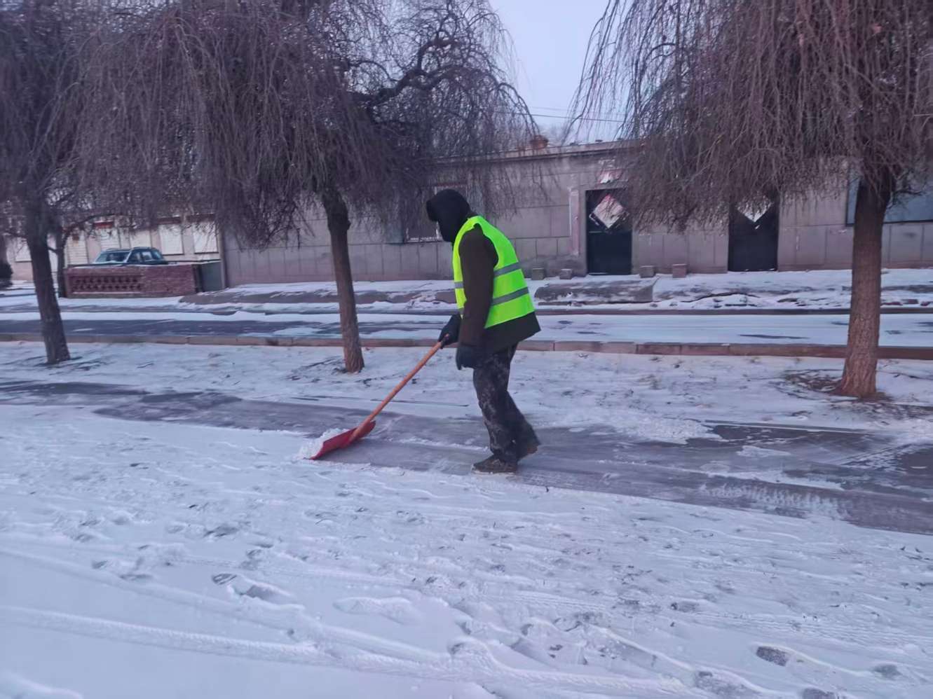 筑牢冬季安全防线  全力应对低温雨雪冰冻灾害(图2)