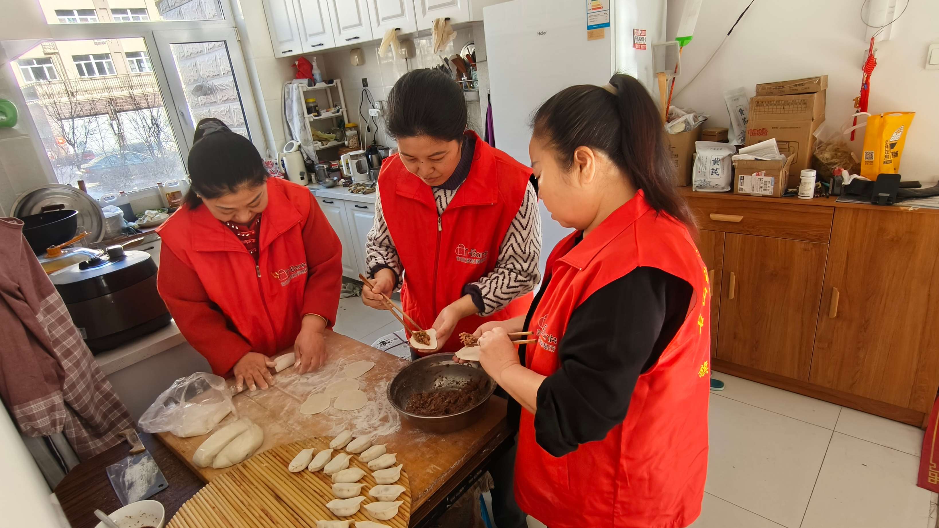 一顿饺子温暖七旬患病老人(图1)