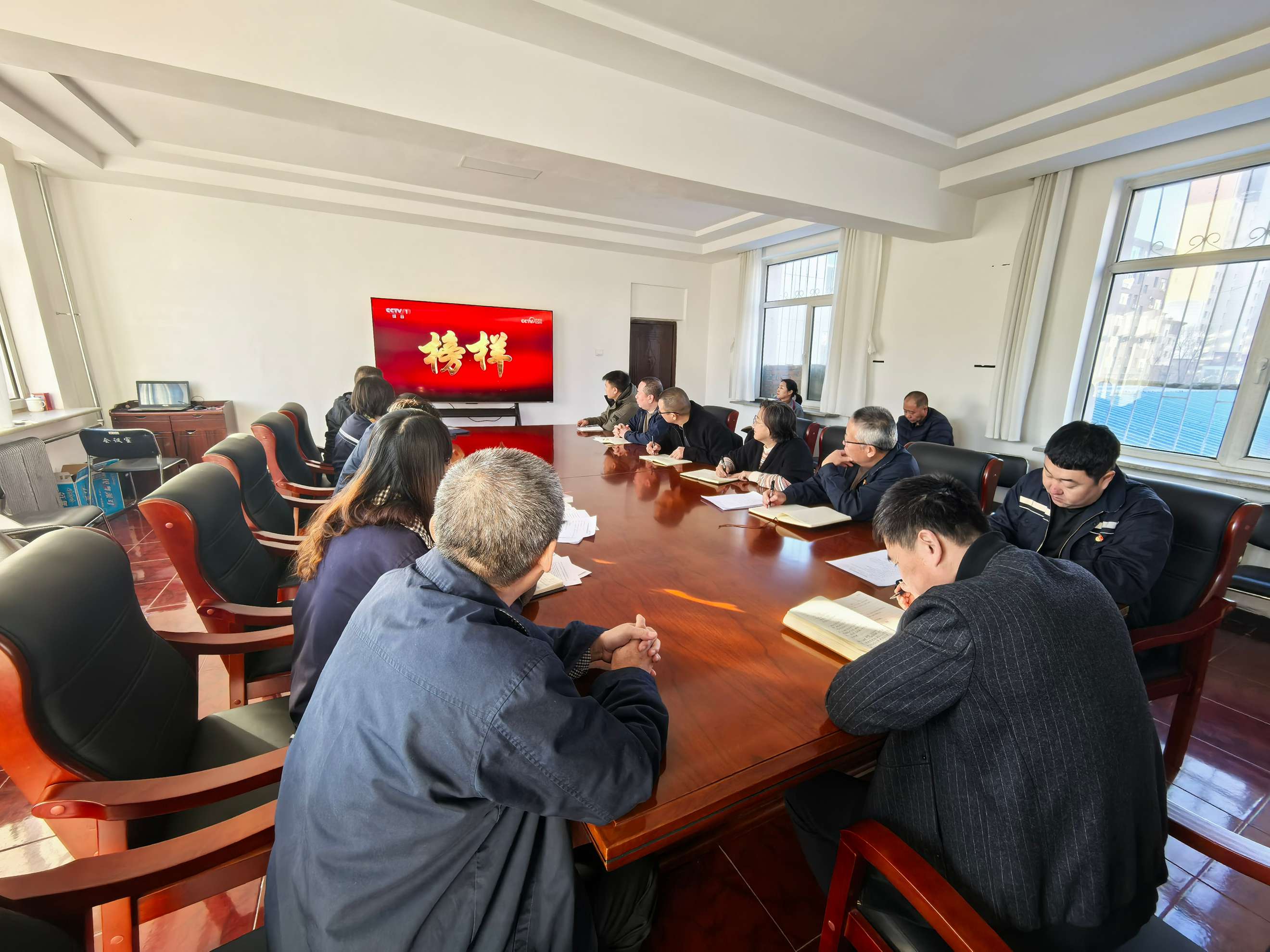 榜样力量  筑梦青山(图1)